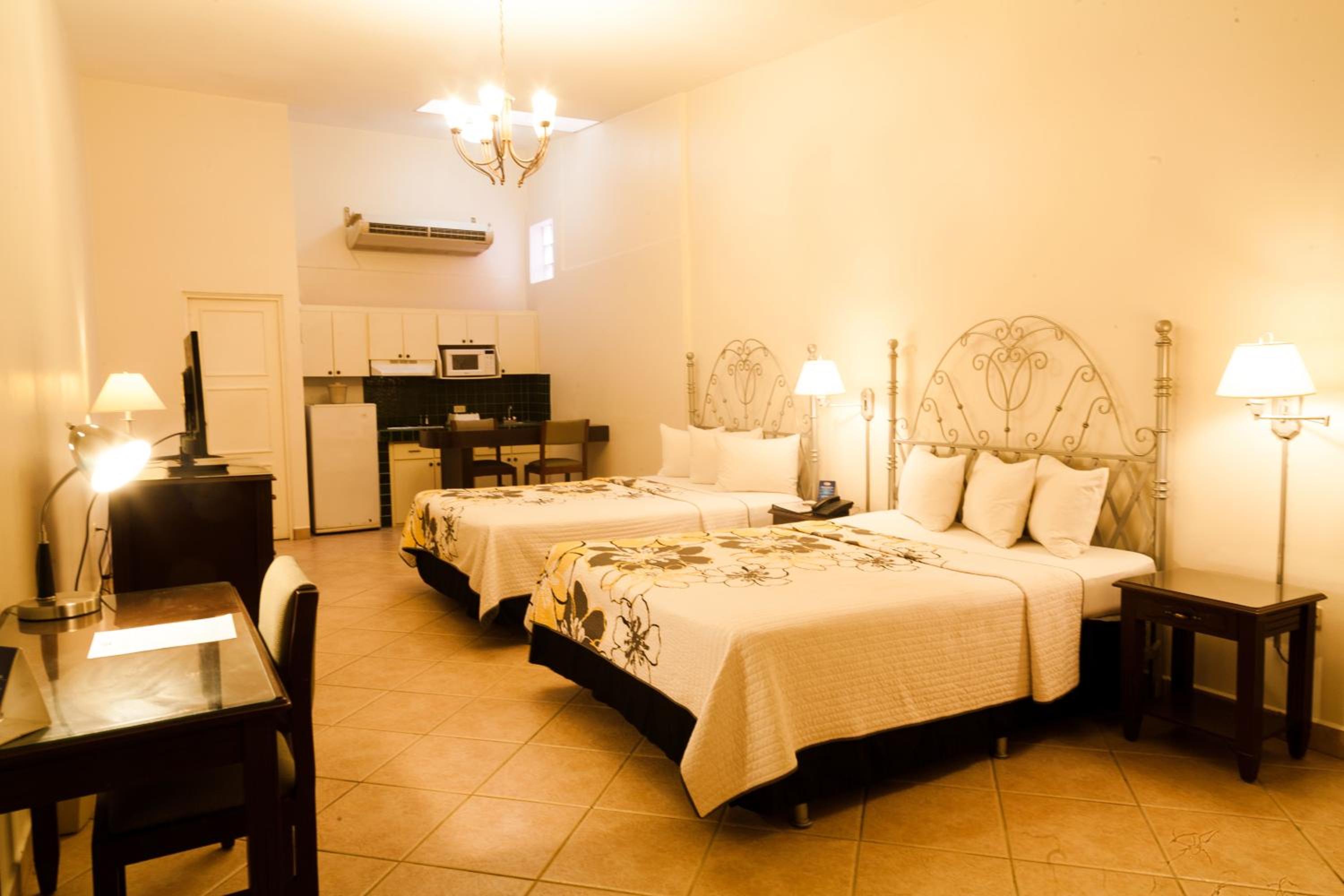Studio with Two Queen Beds