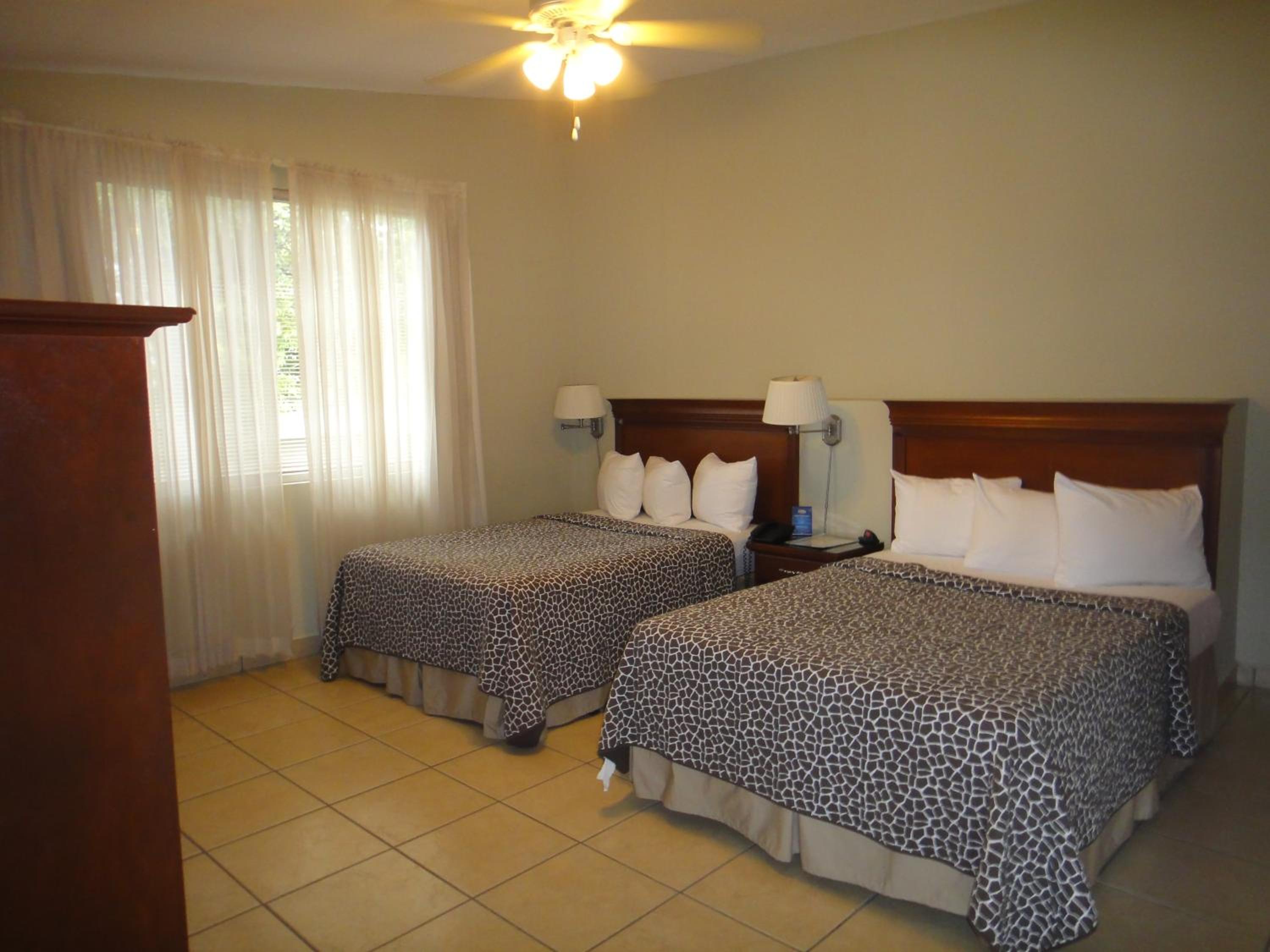 Double Room with Two Double Beds photo 2