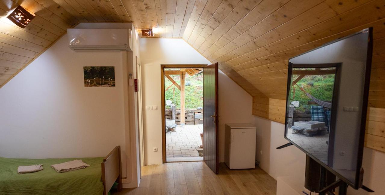 One-Bedroom House photo 1