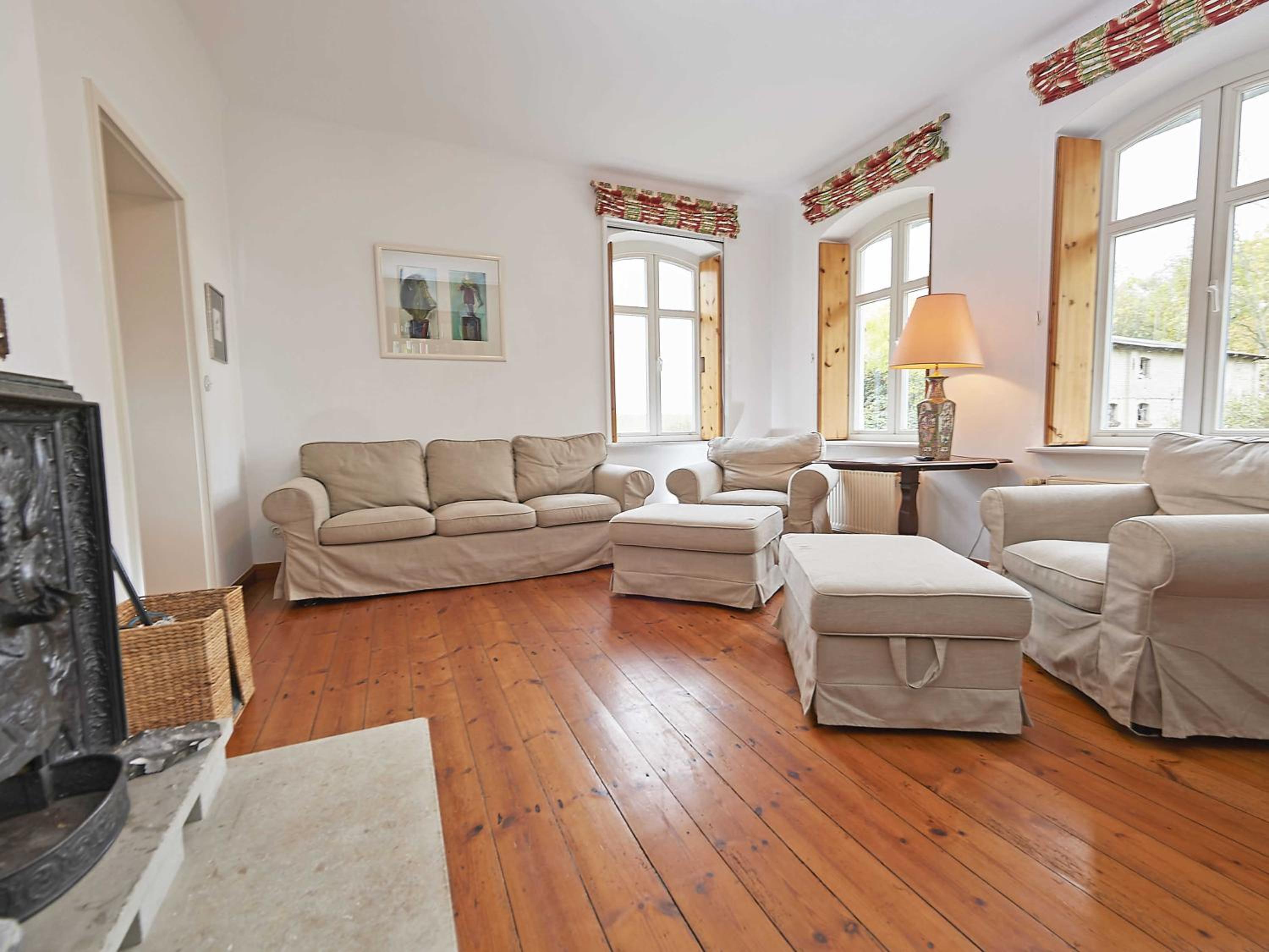 Five-Bedroom House photo 1