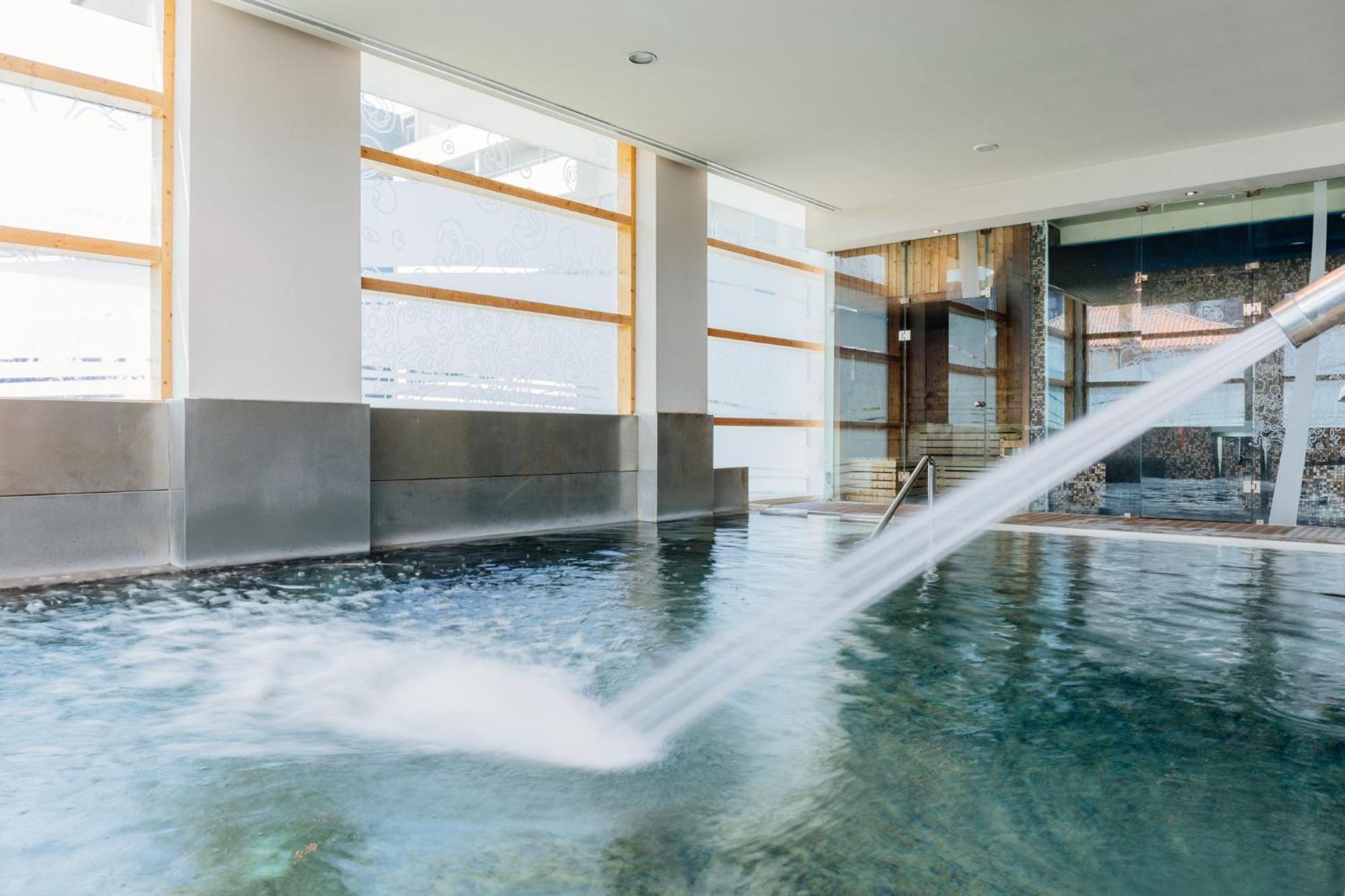 Double or Twin Room with Spa Access thumbnail 6
