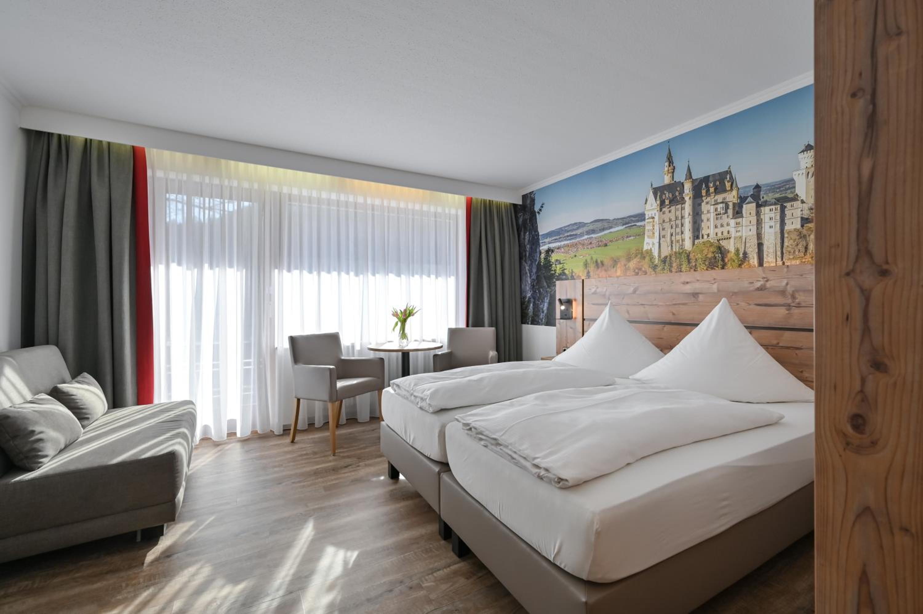 Double Room with Balcony - Photo 3