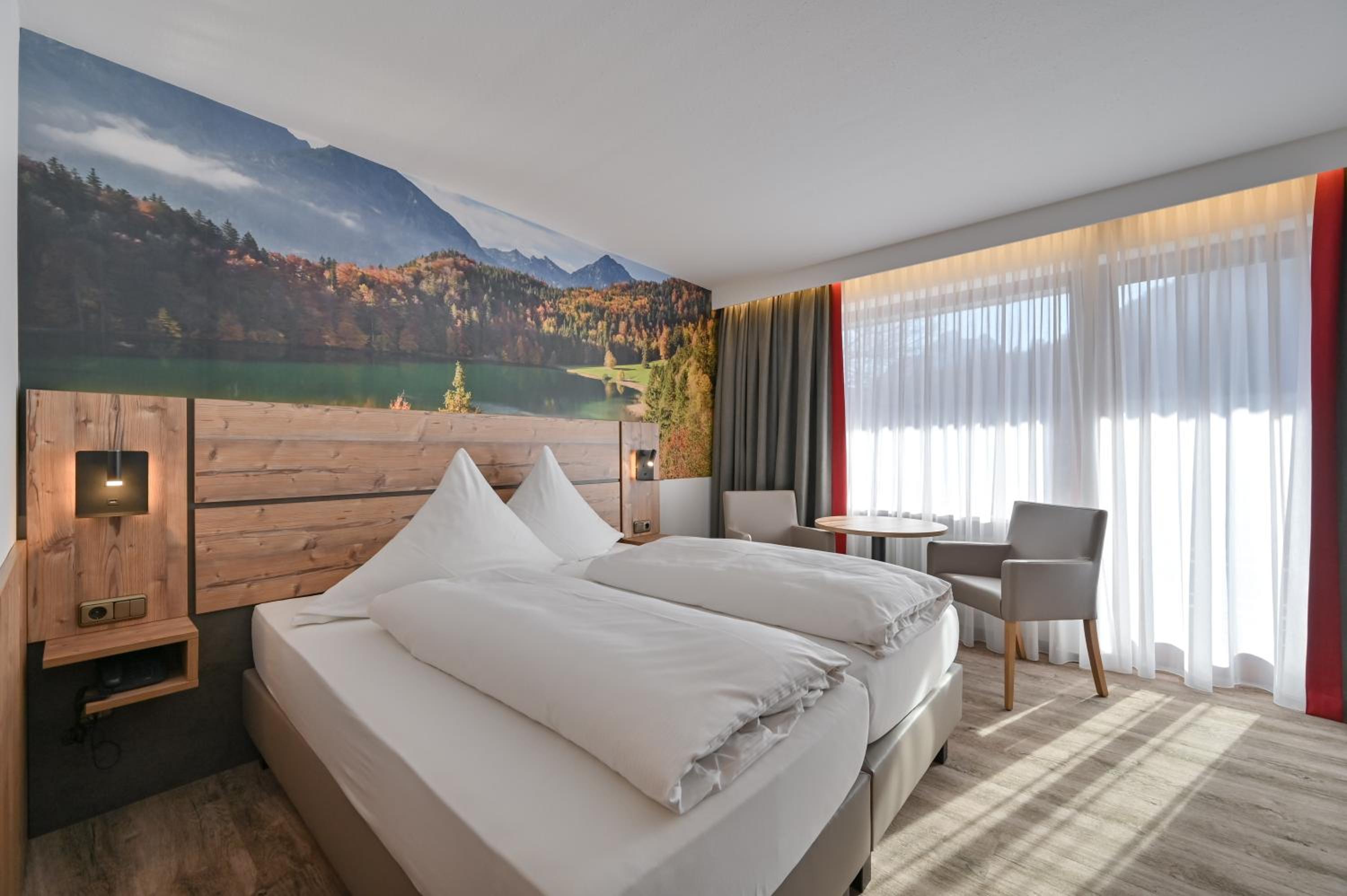 Double Room with Balcony - Photo 2
