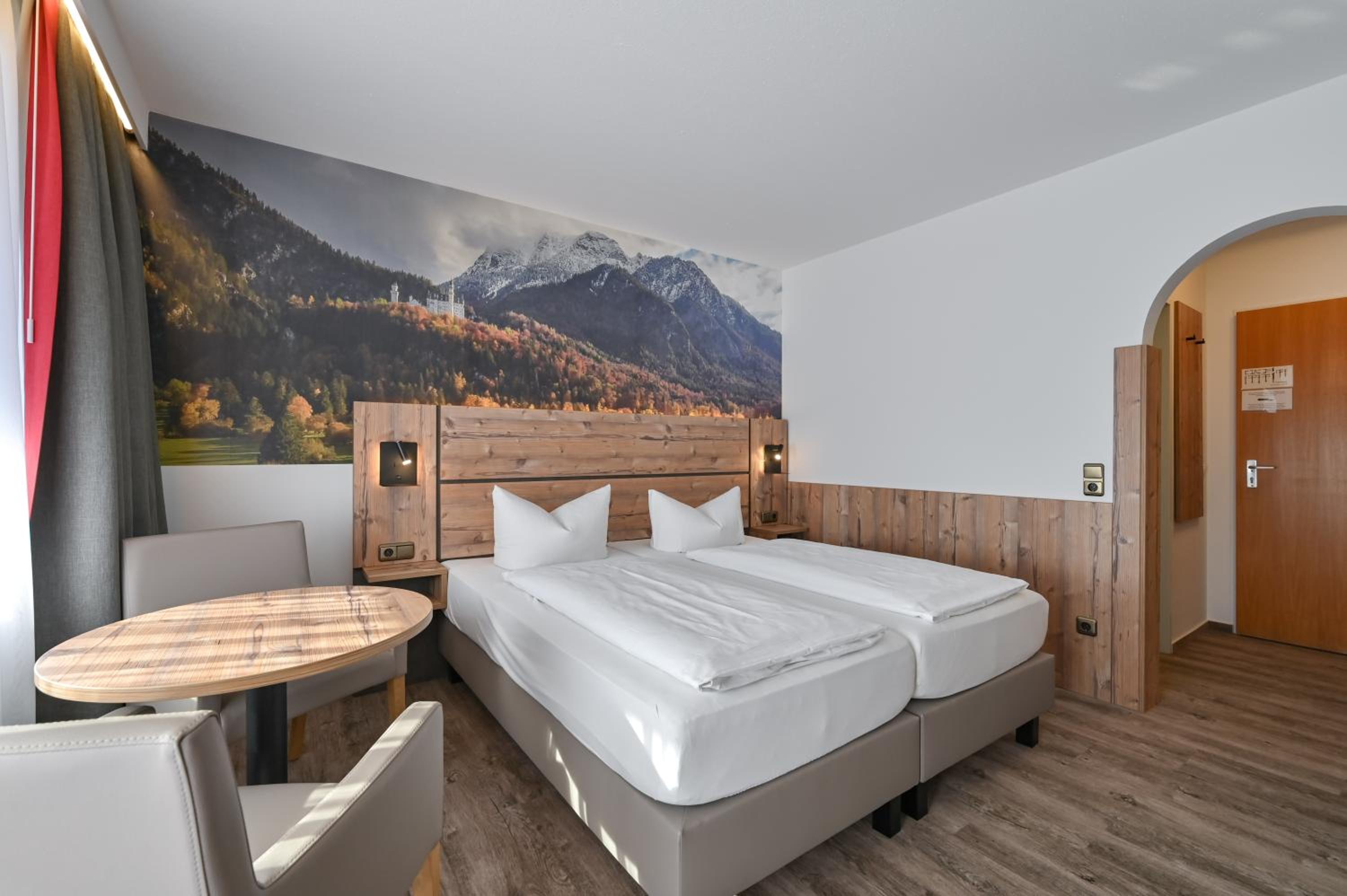 Double Room with Balcony - Photo 4