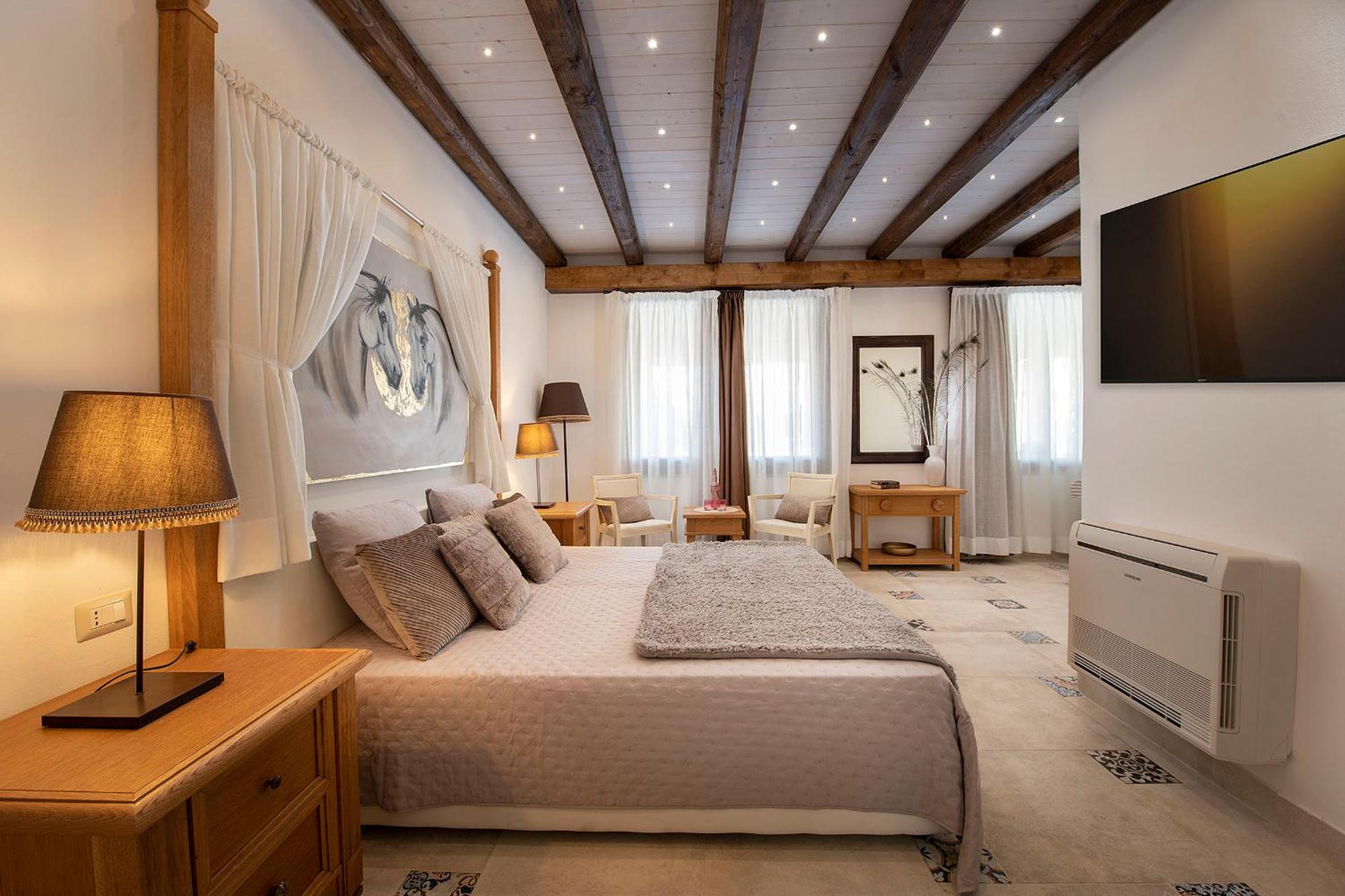 Deluxe Family Room - Photo 5