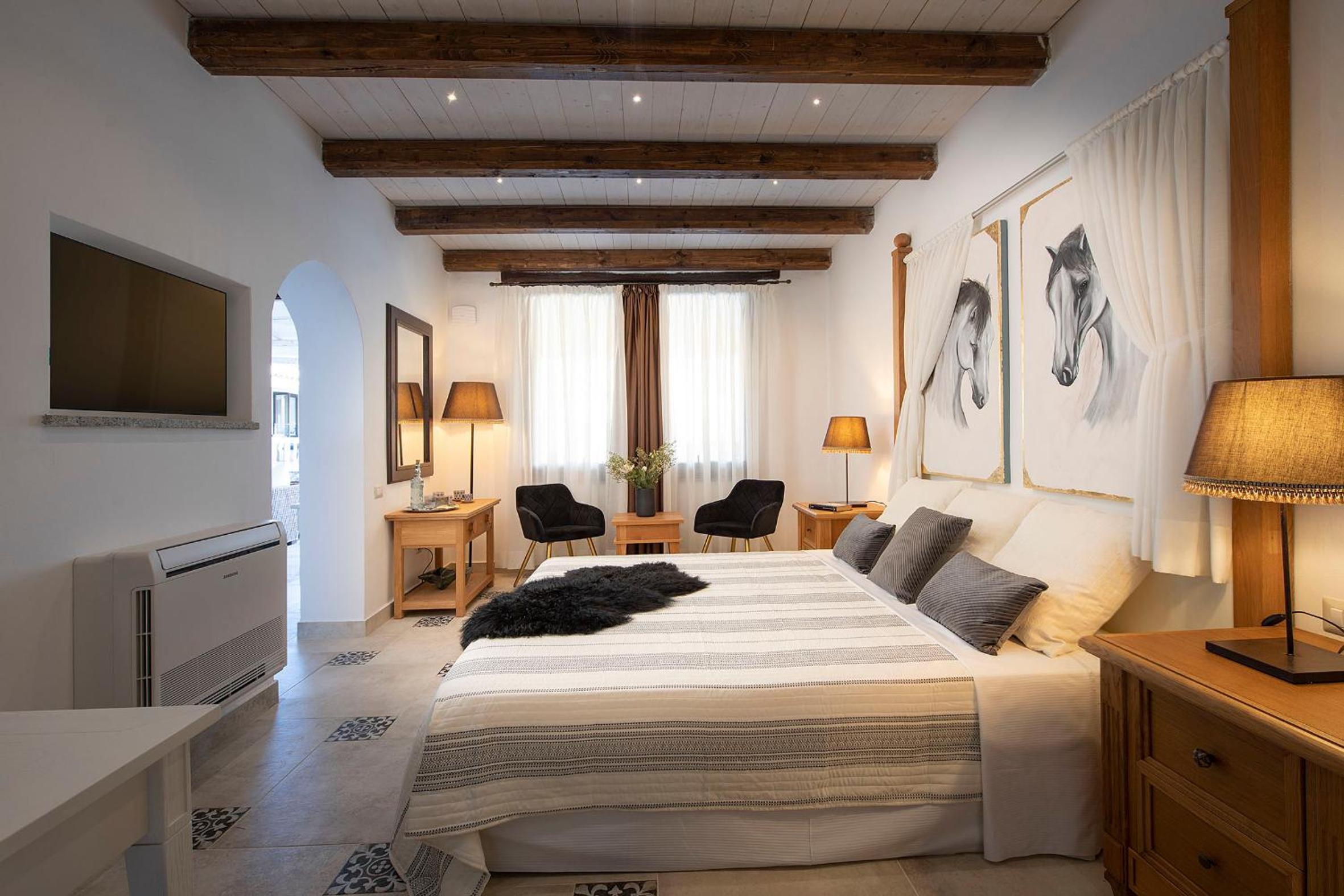 Deluxe Family Room - Photo 8