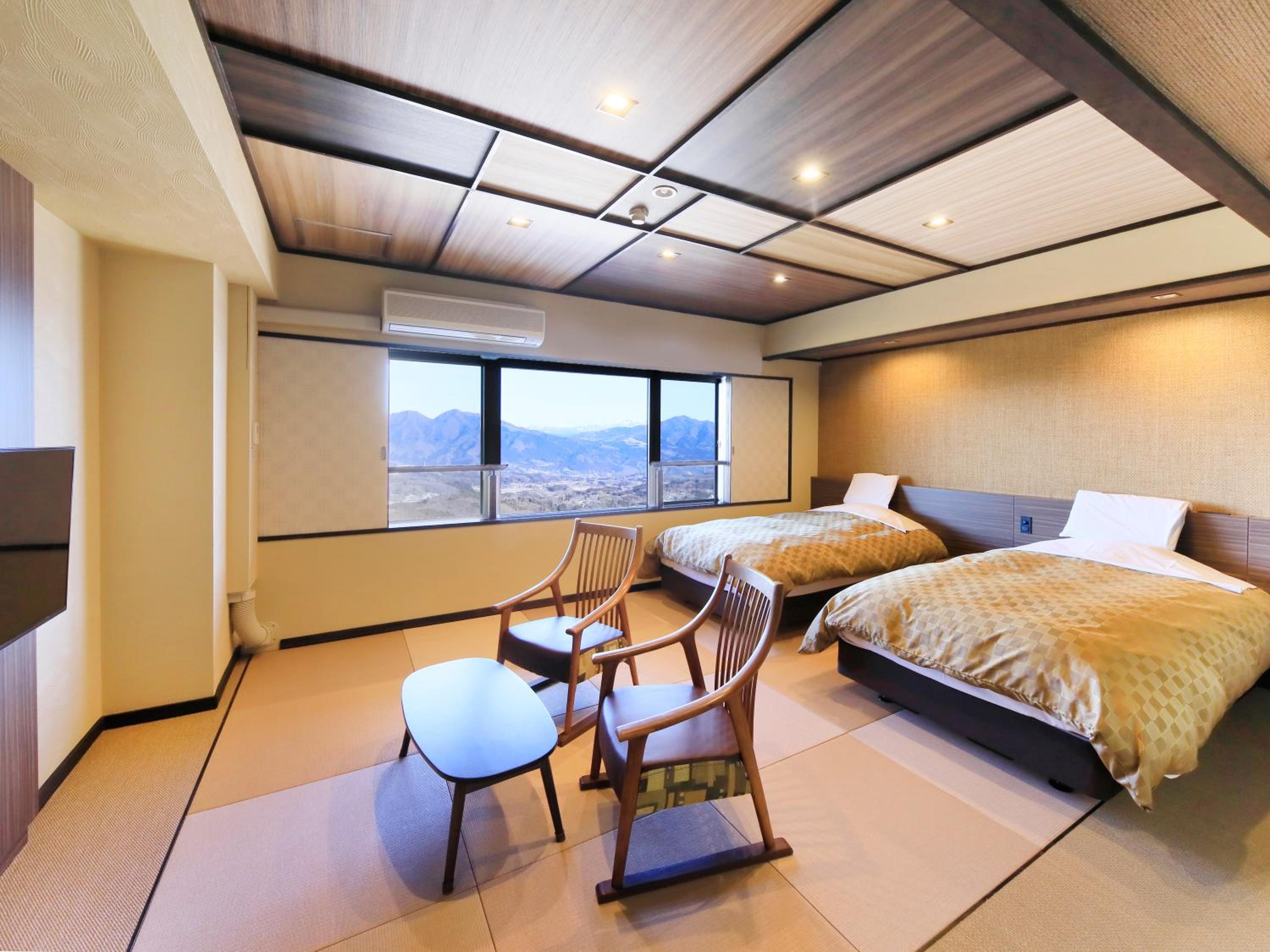 Superior Triple Room on High Floor with Shower - Non Smoking photo 2