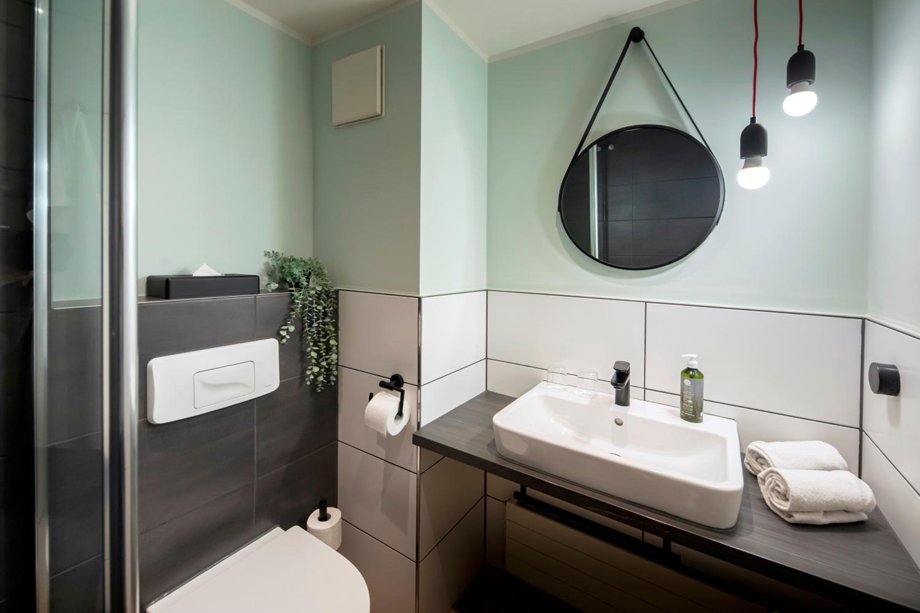 Business Twin Room - Photo 11