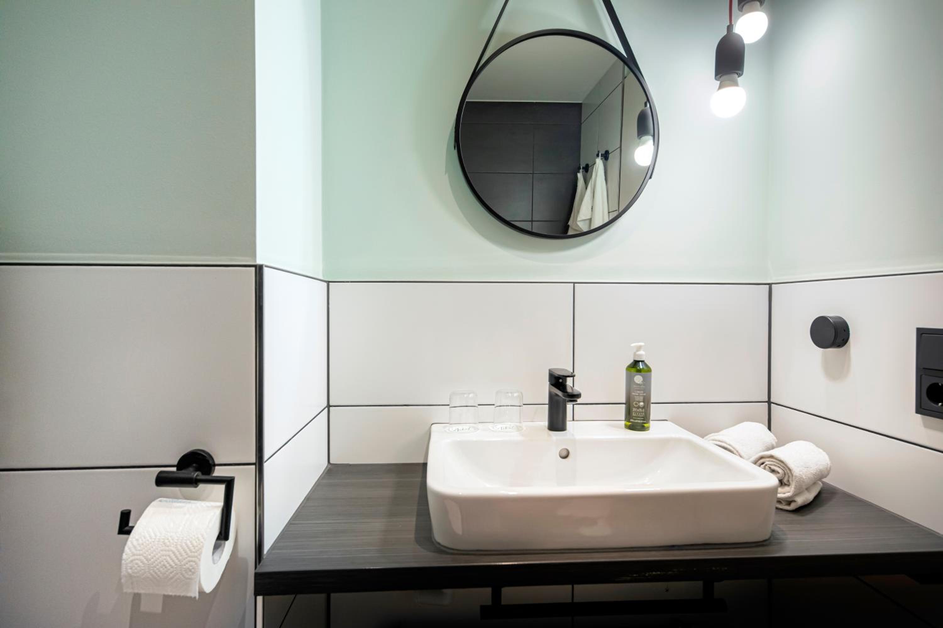 Business Twin Room - Photo 8