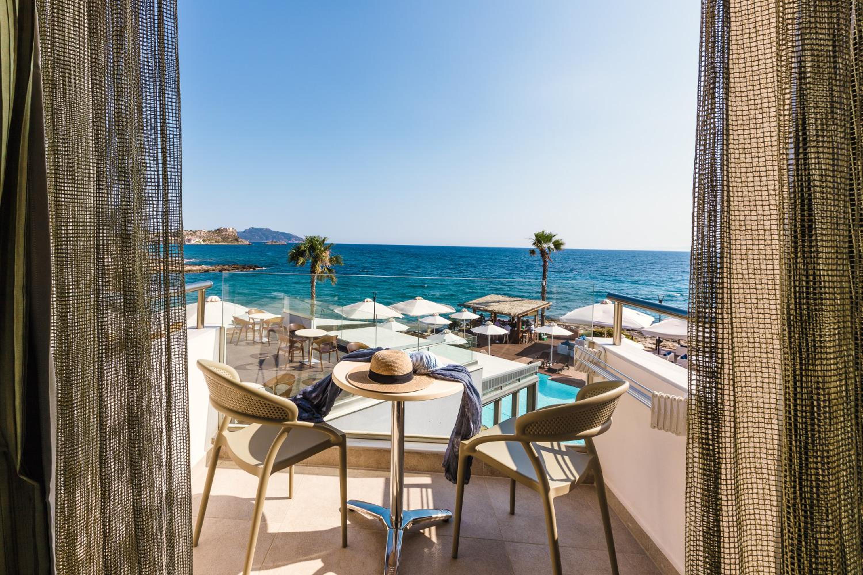 Superior Room with Sea View - Photo 5