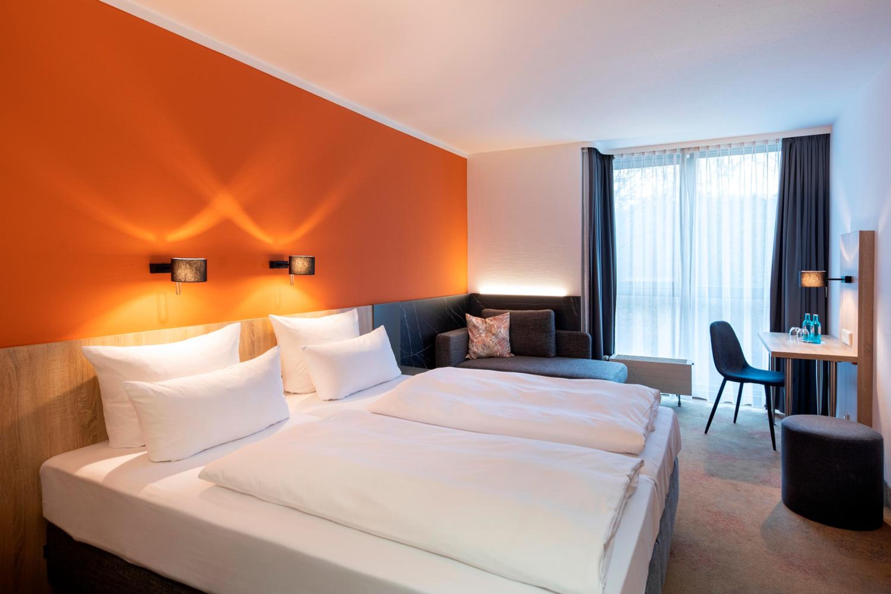 Business Twin Room - Photo 1