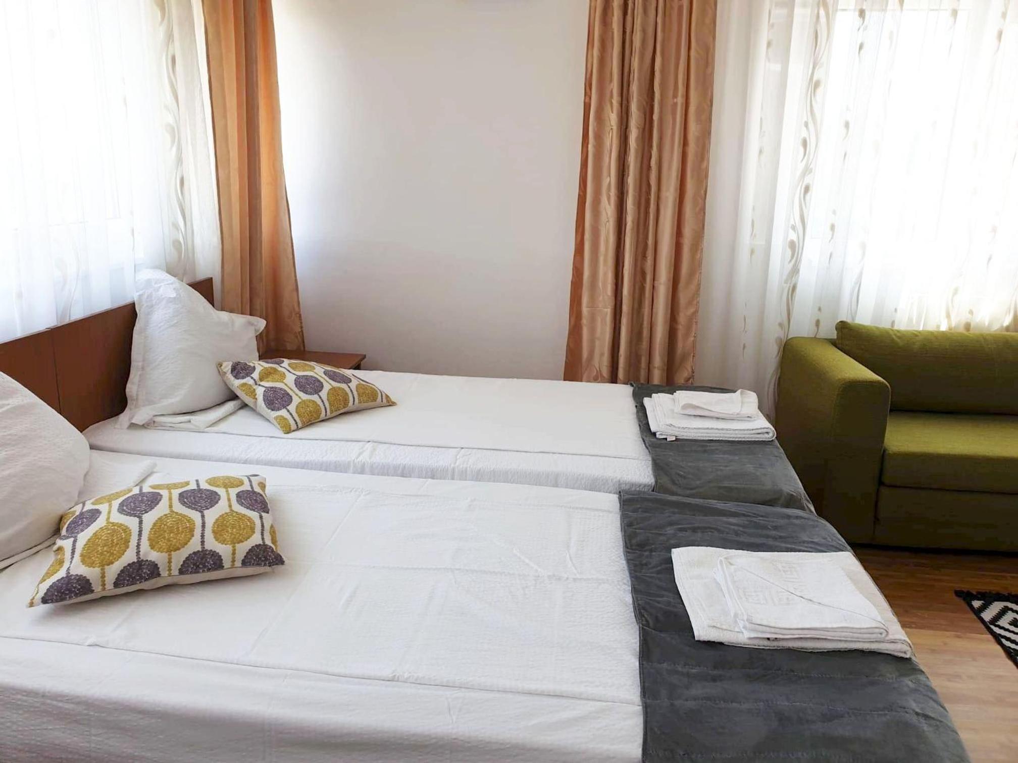 Double or Twin Room with Private Bathroom photo 2
