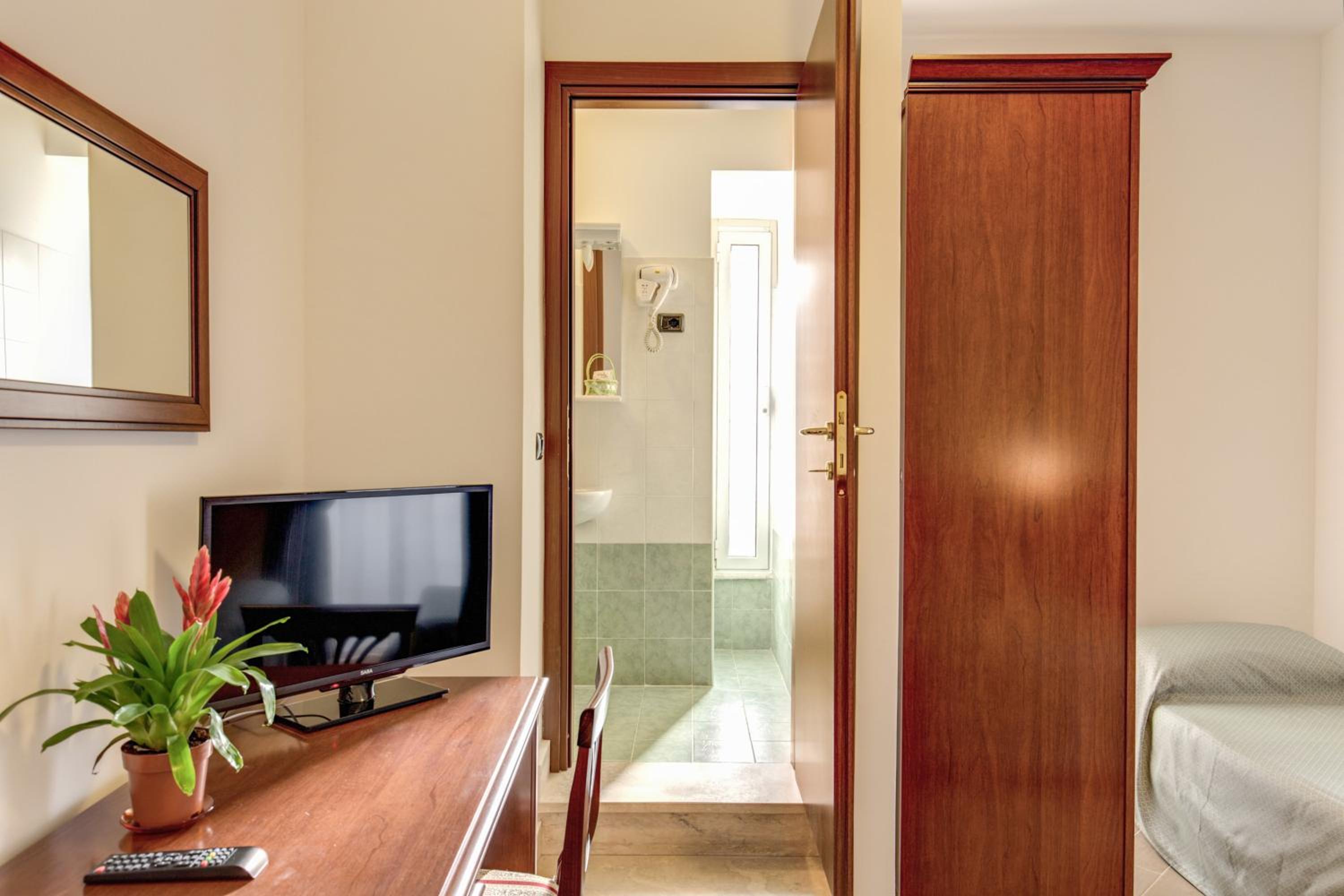 Single Room photo 3