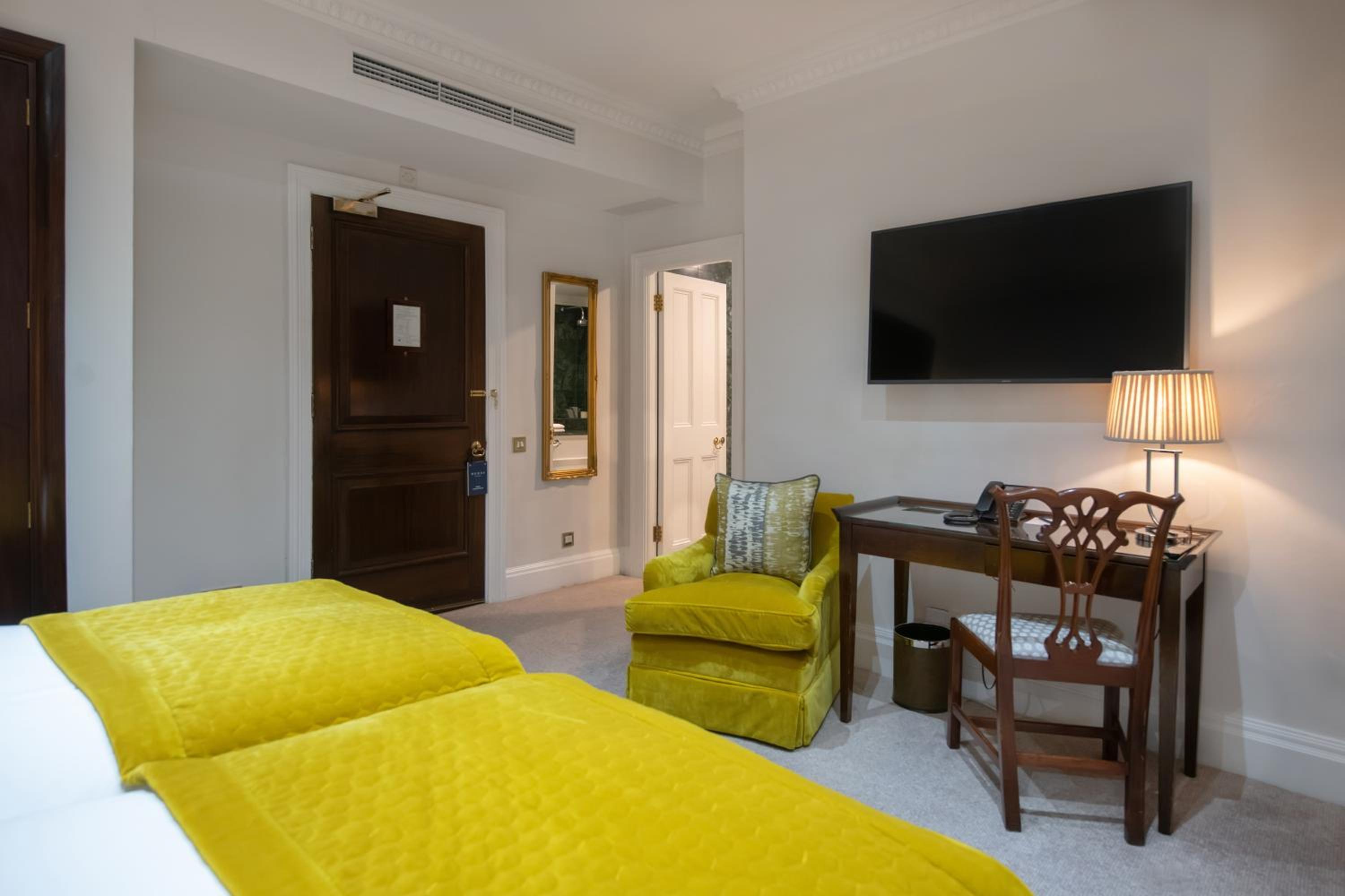 Deluxe Twin Room photo 3