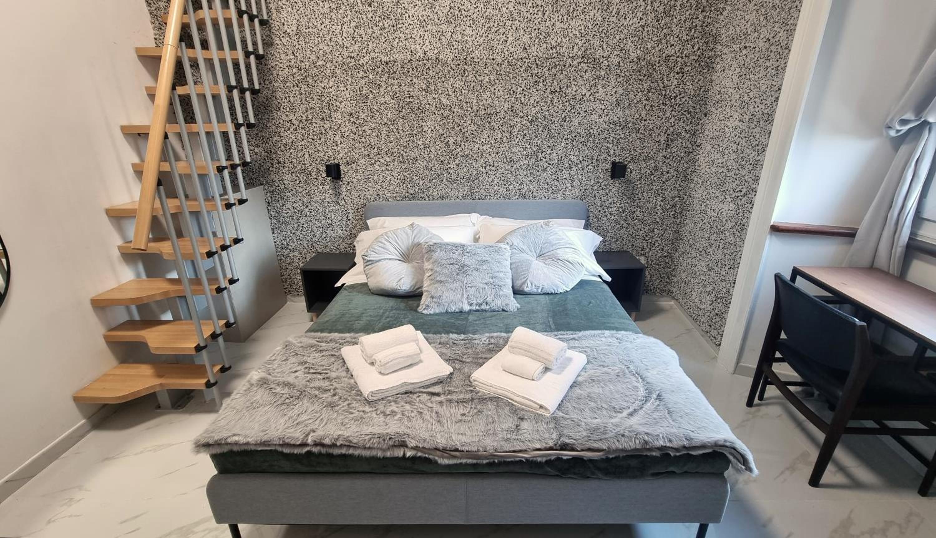 Triple Room with External Private Bathroom