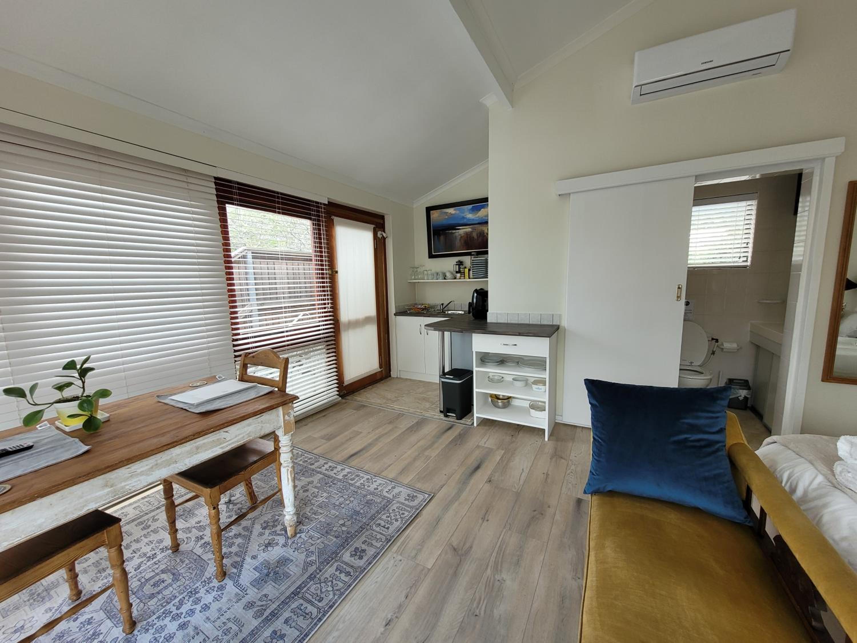 Leehaven Apartment with Balcony and Sea View
