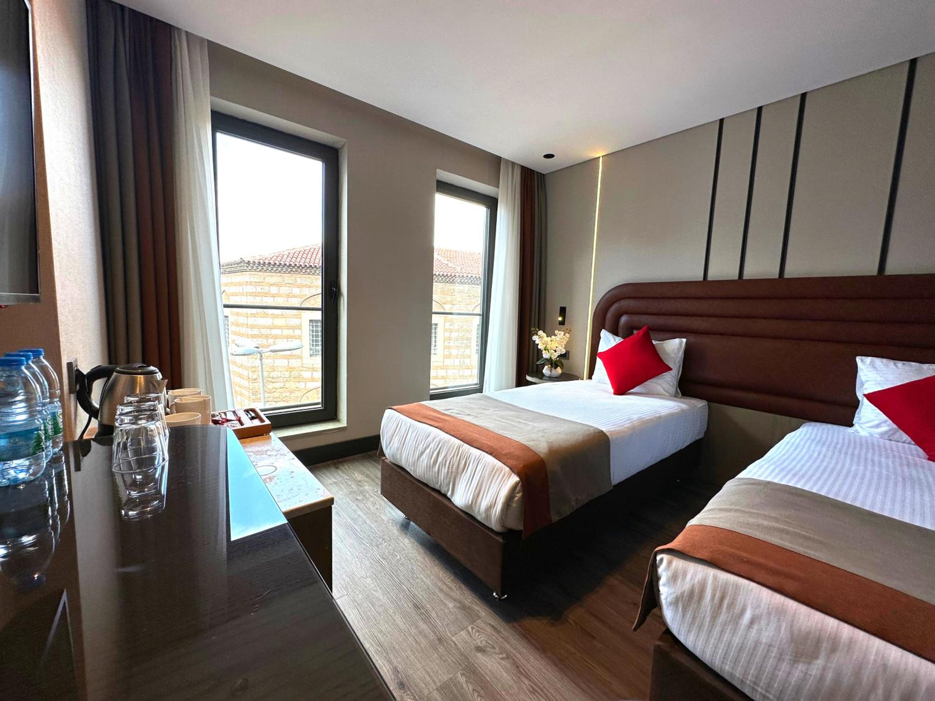 Standard Twin Room photo 2