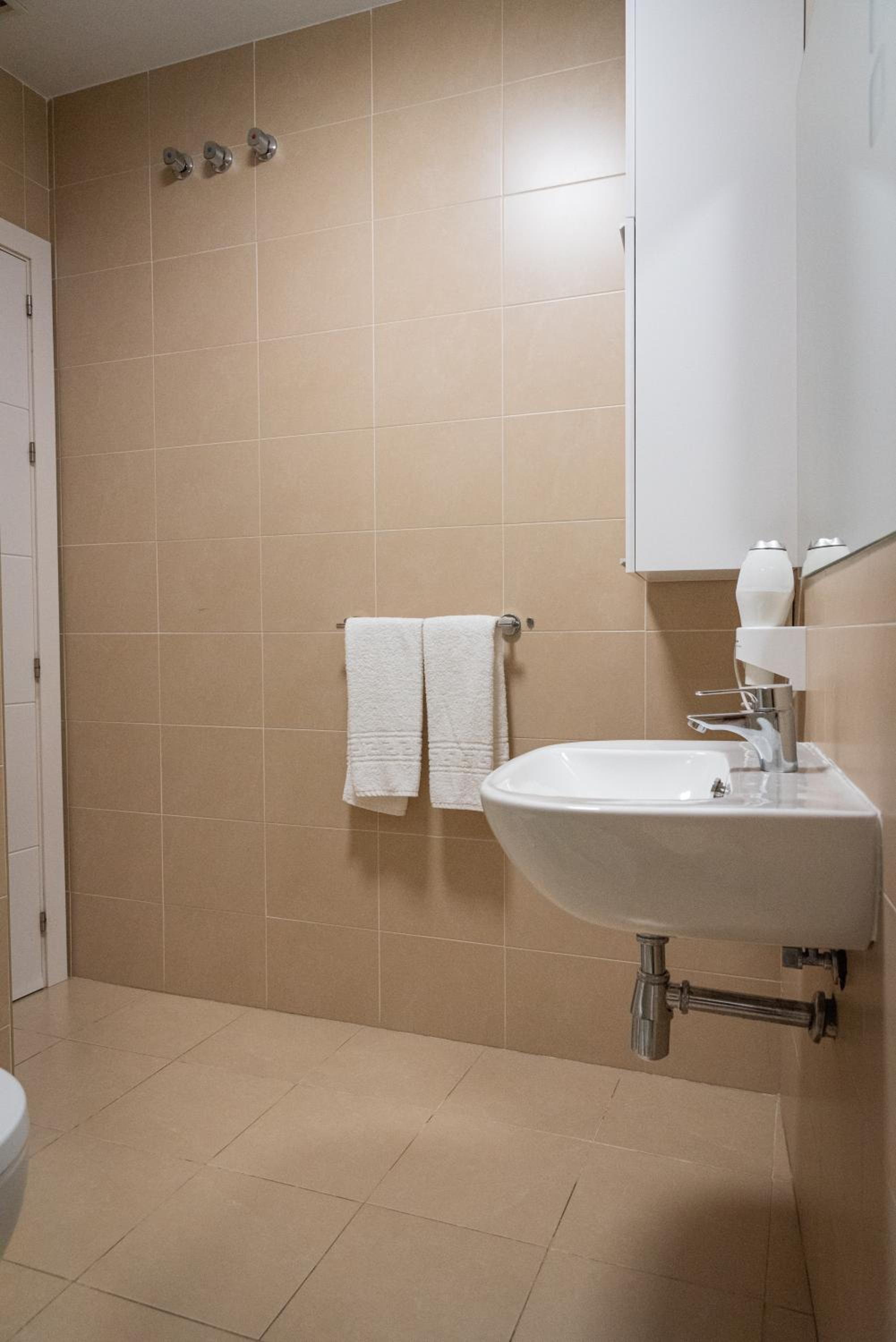 Superior One-Bedroom Apartment - Photo 26