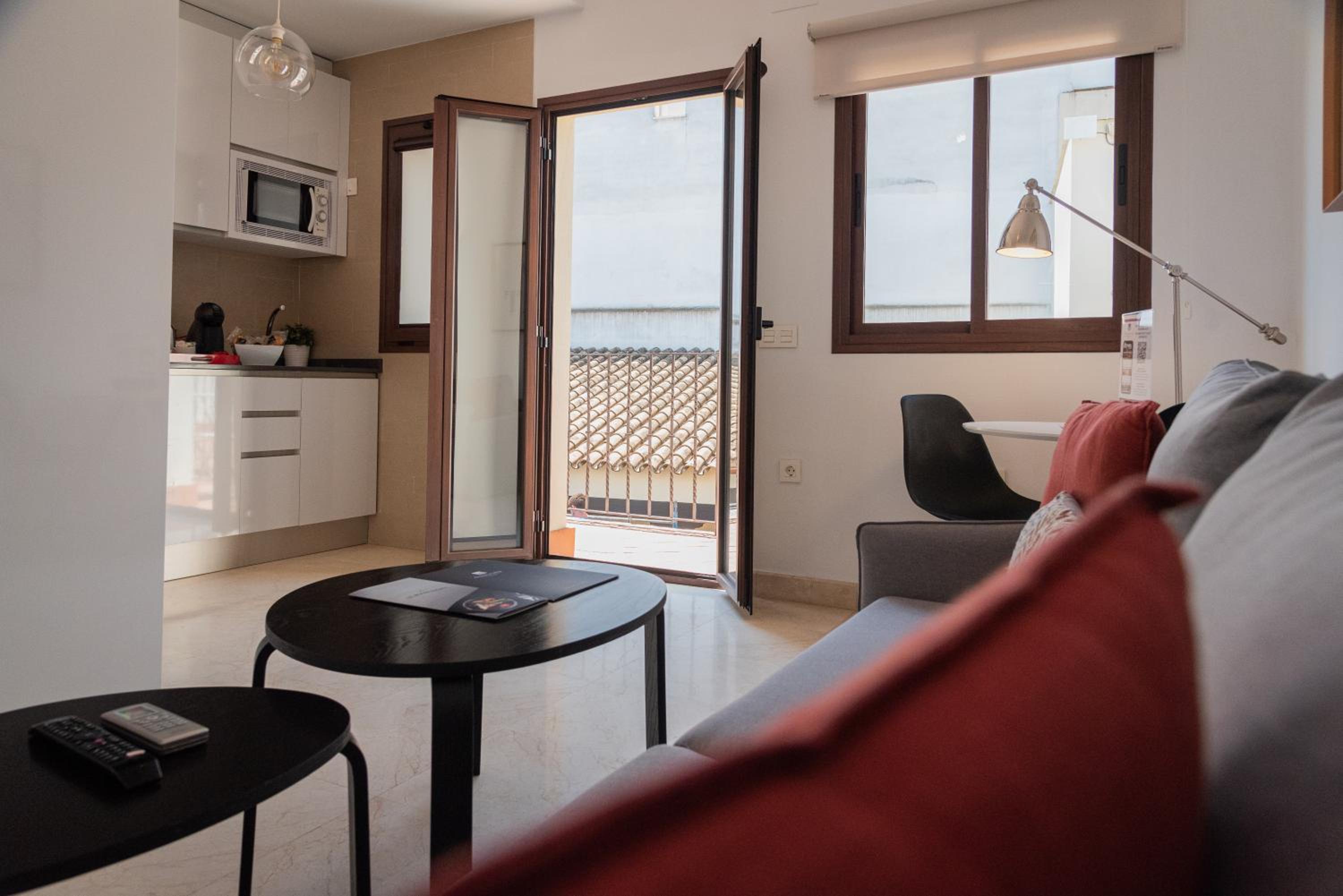 Duplex Apartment with Balcony - Photo 12