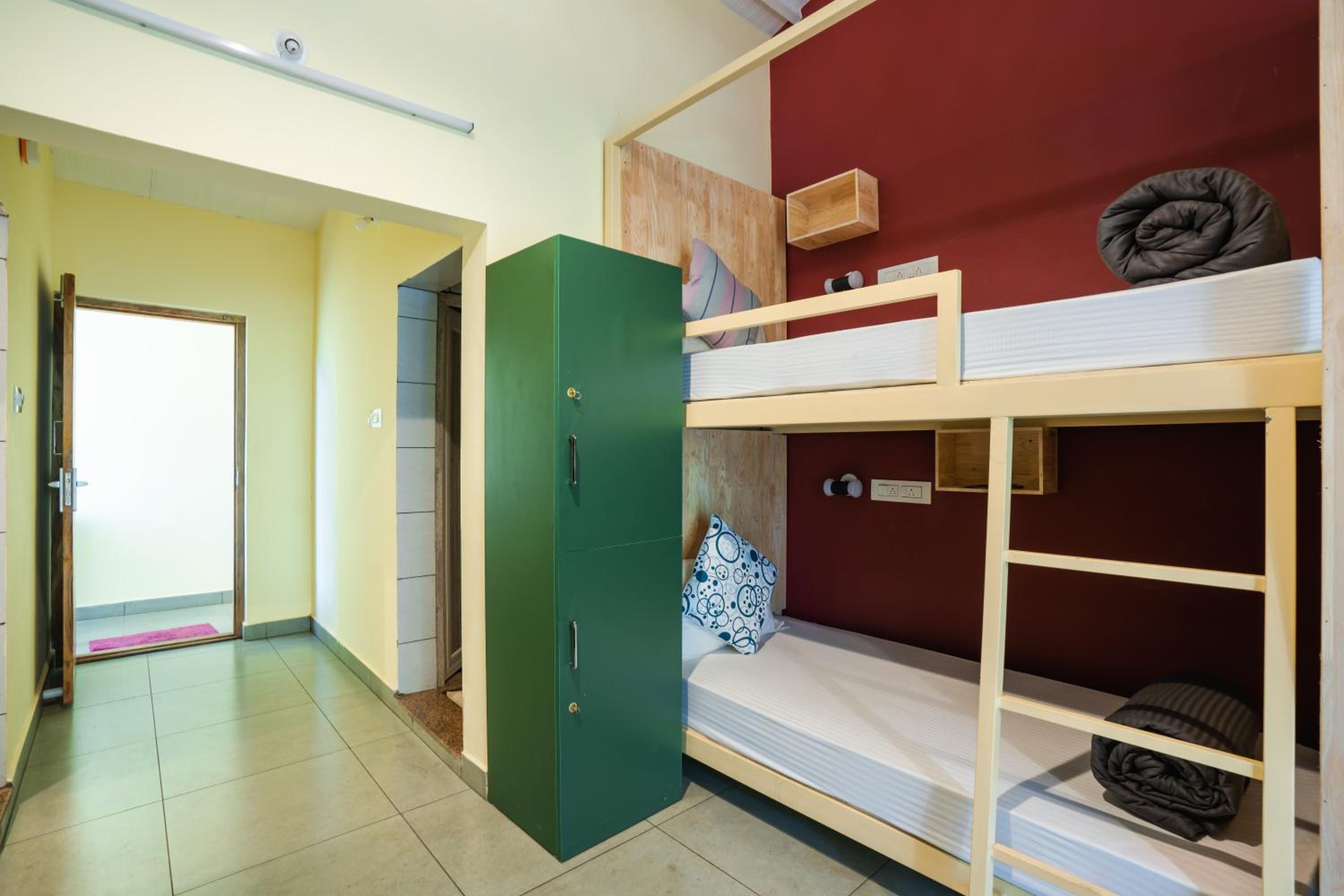 Bed in Deluxe 8-Bed Mixed Dormitory Room photo 2