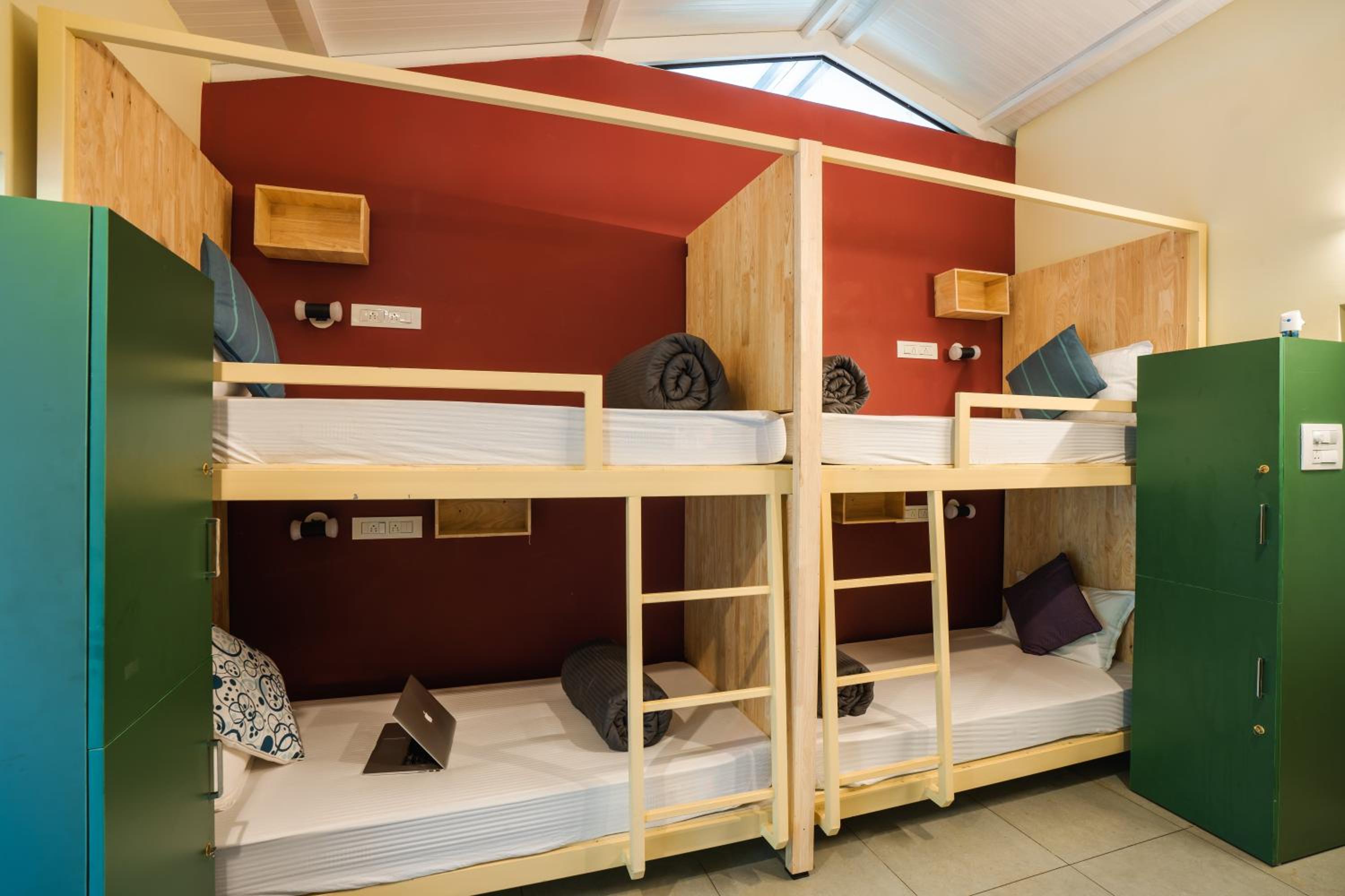 Bed in Deluxe 8-Bed Mixed Dormitory Room photo 1
