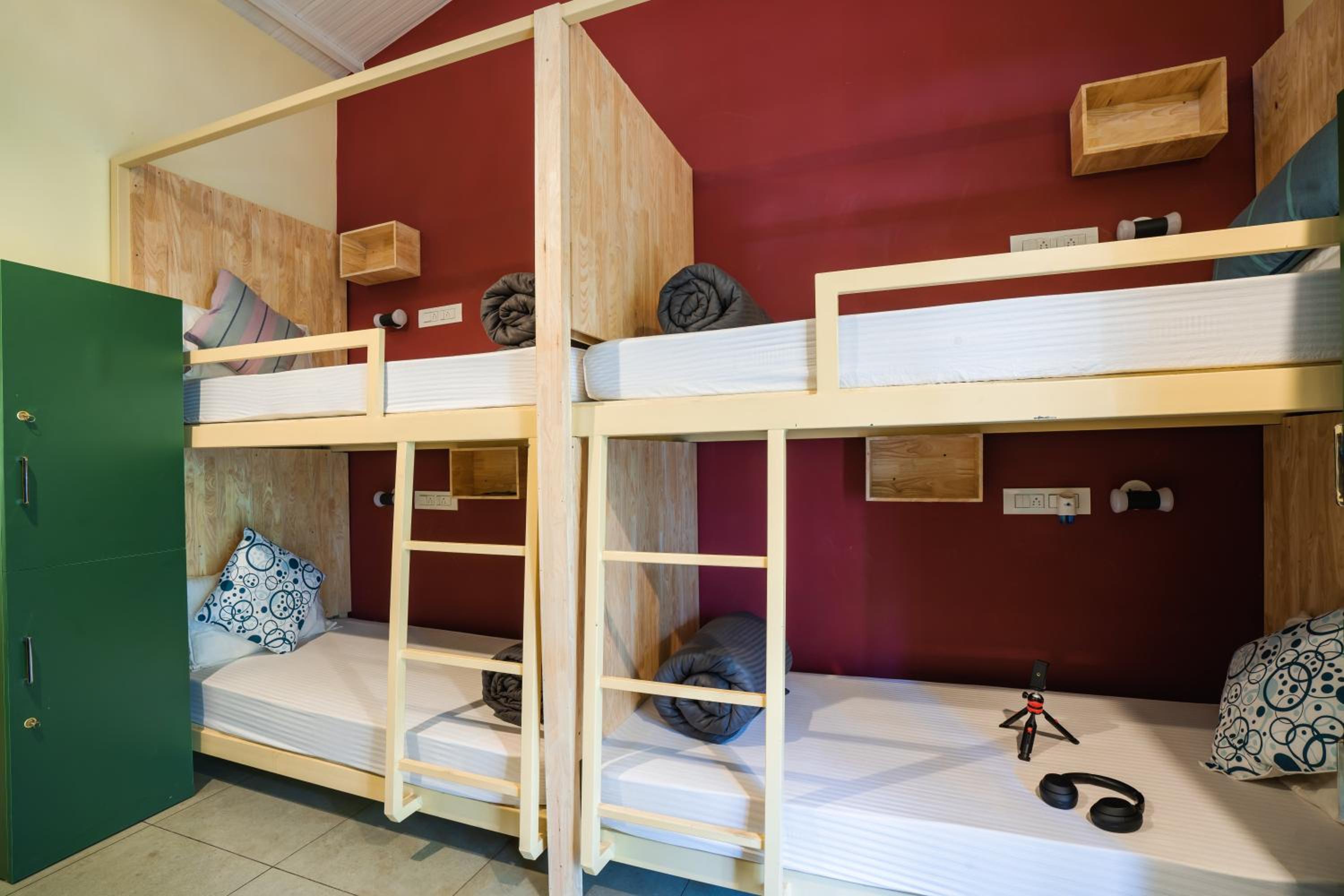 Bed in Deluxe 8-Bed Mixed Dormitory Room photo 3