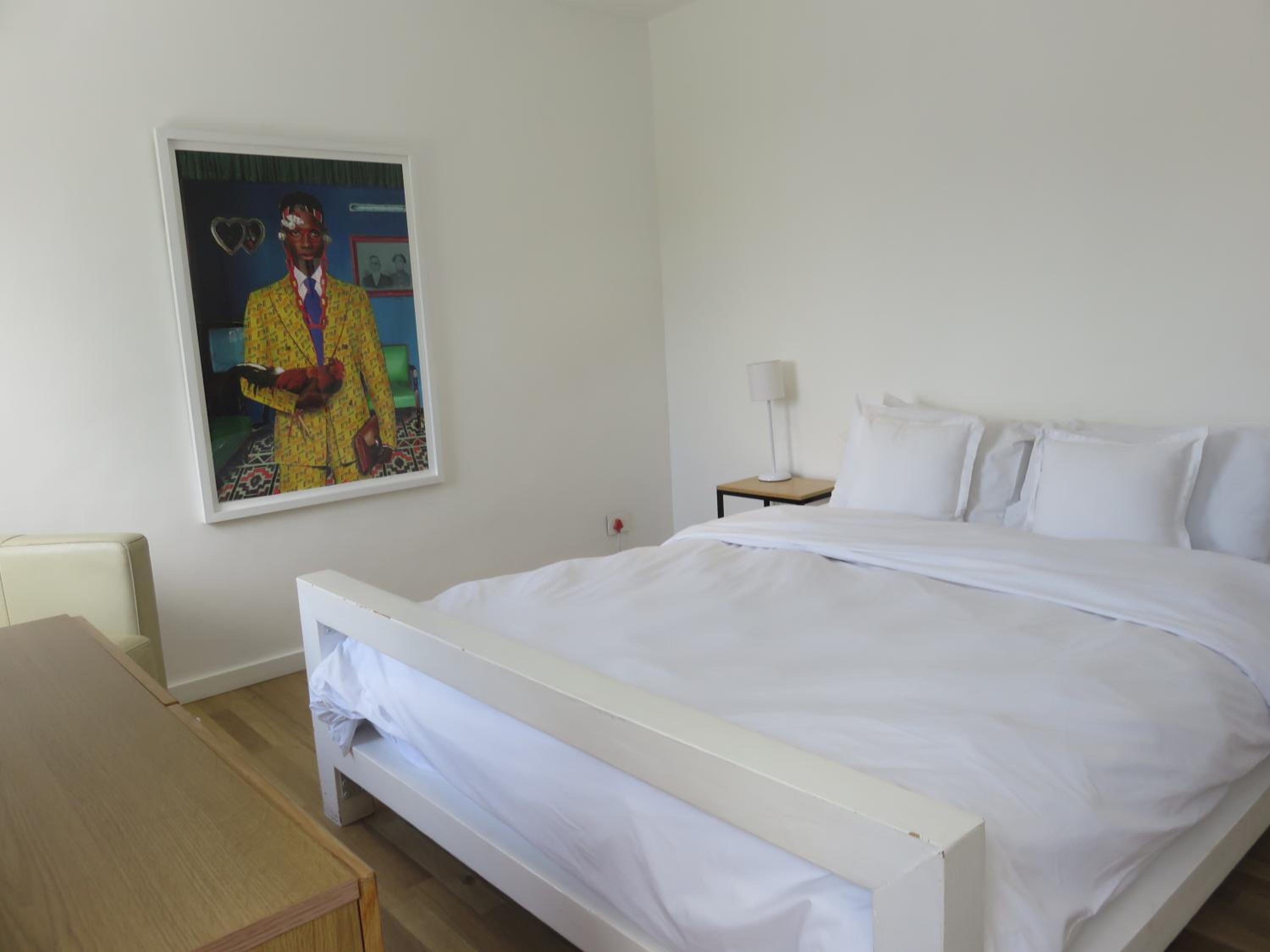 Deluxe Family Suite - Photo 17