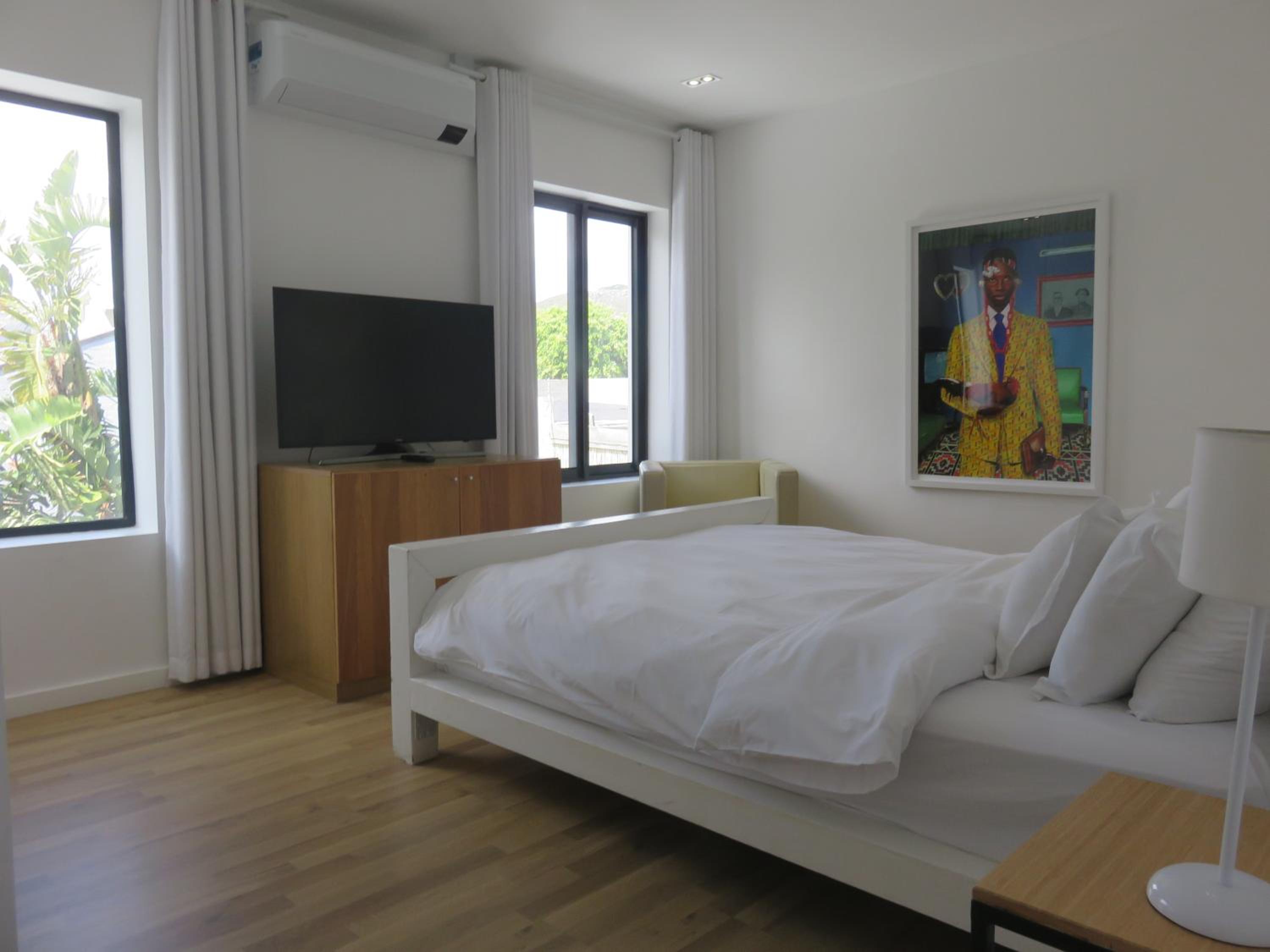 Deluxe Family Suite - Photo 18