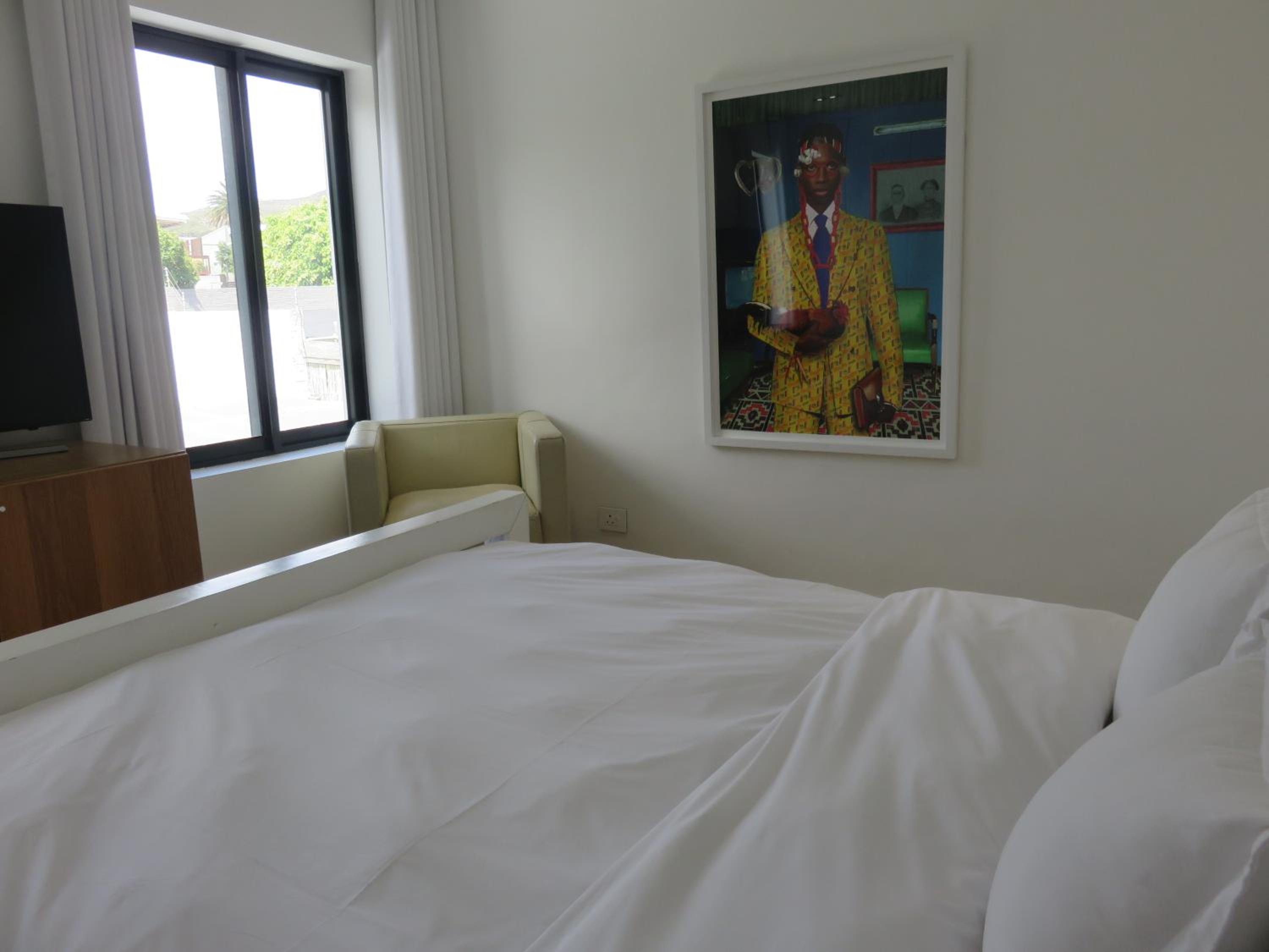 Deluxe Family Suite - Photo 15