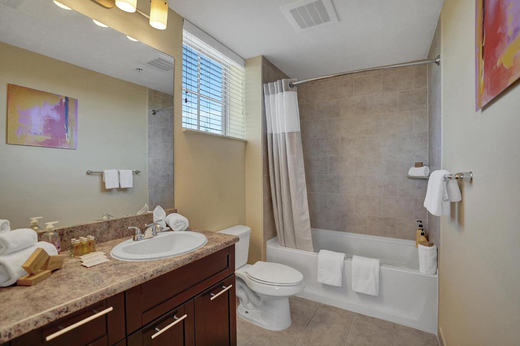 Two-Bedroom Deluxe Apartment with Balcony photo 3