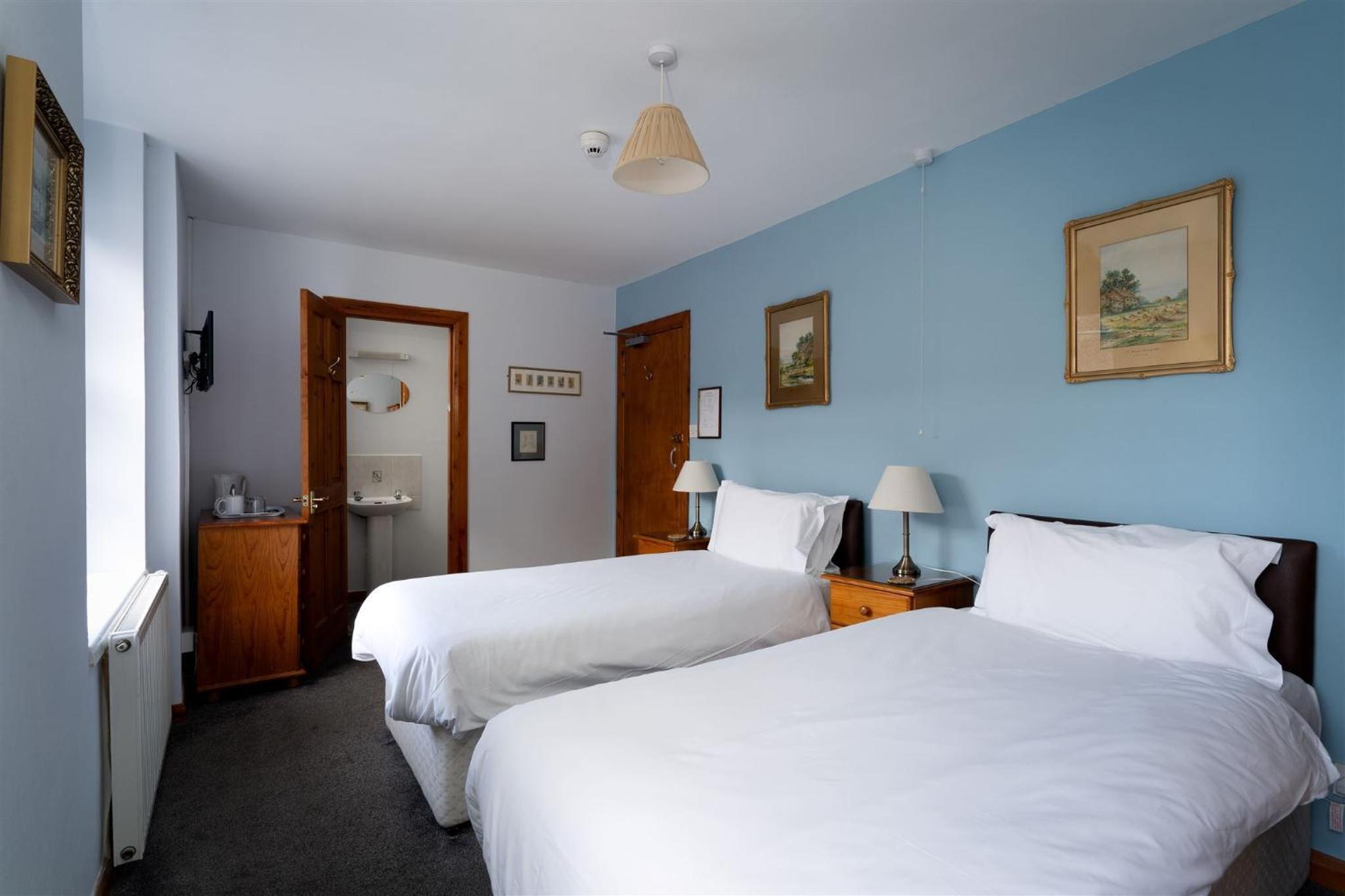 Twin Room with Private Bathroom photo 1