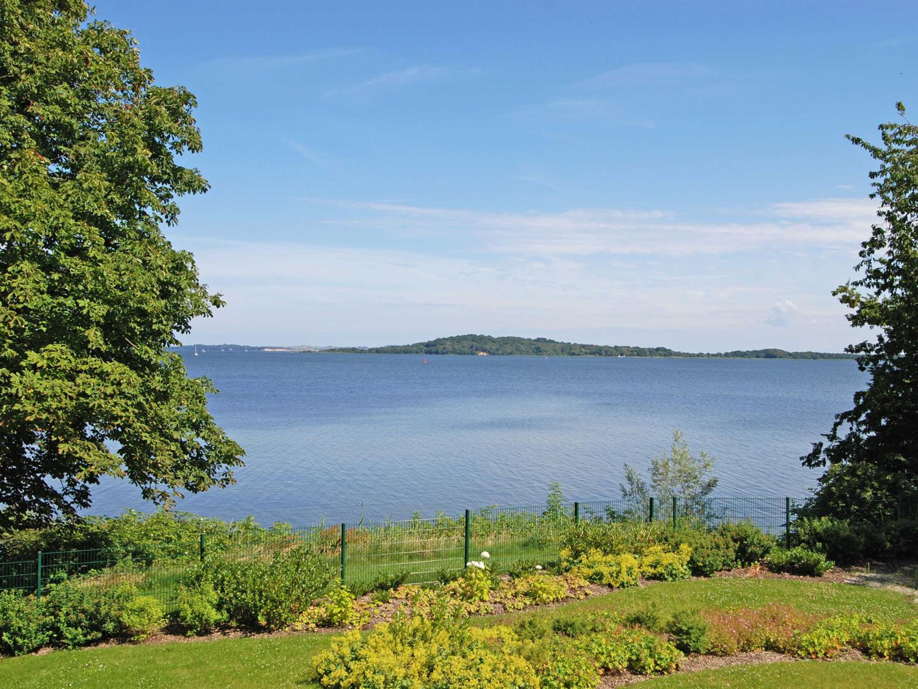 Apartment with Lake View photo 2