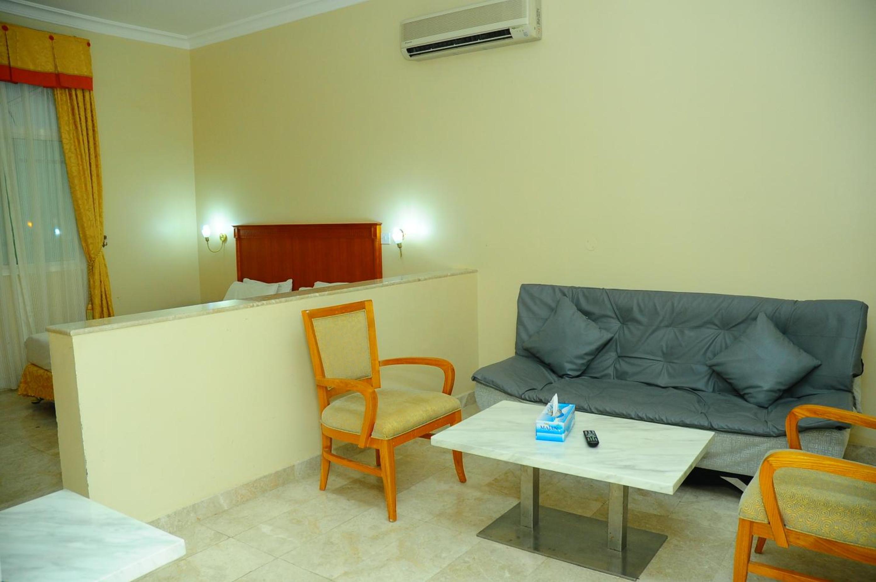 Studio (2 Adults) photo 3
