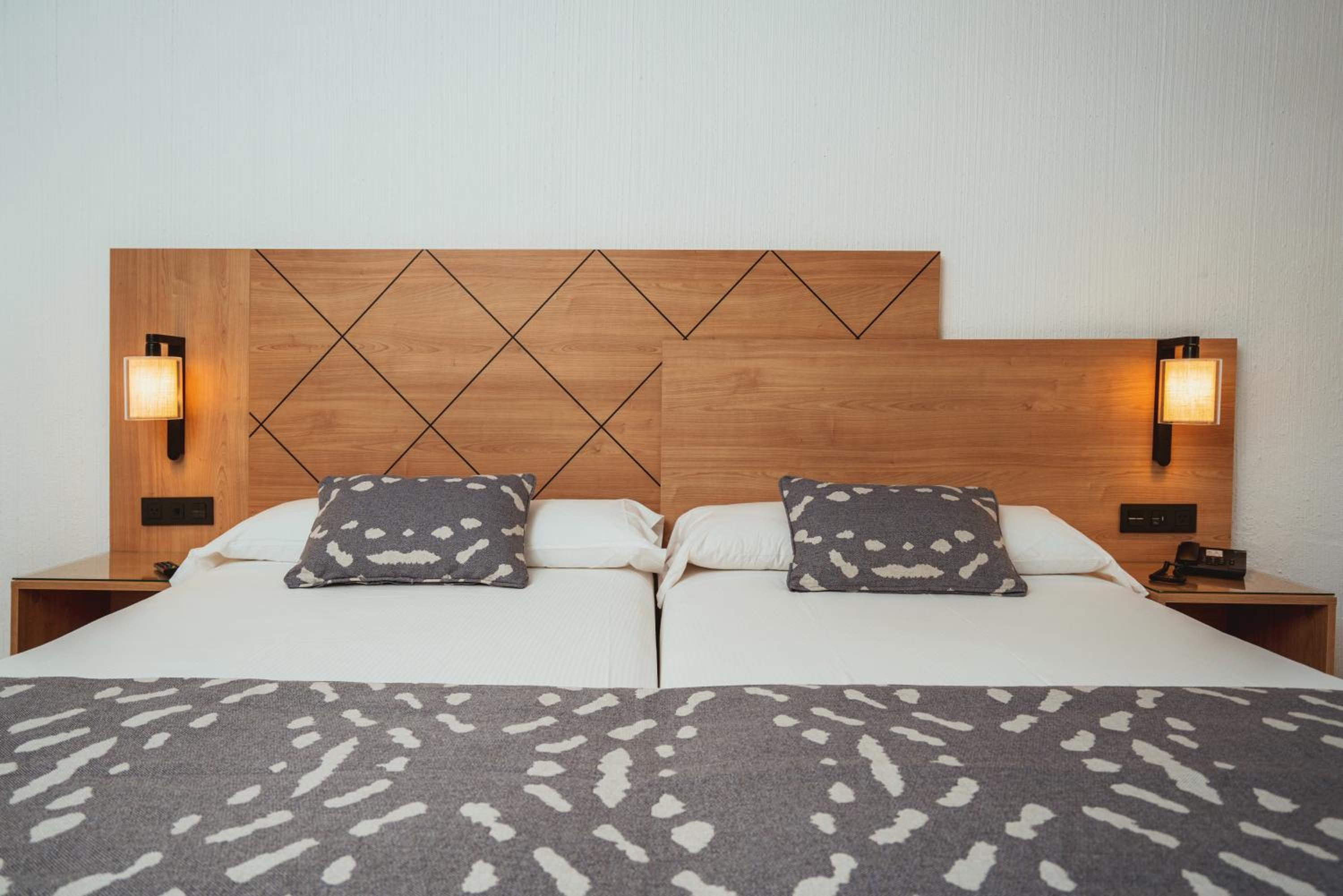 Double Room with Sea View - Recently renovated - Photo 2