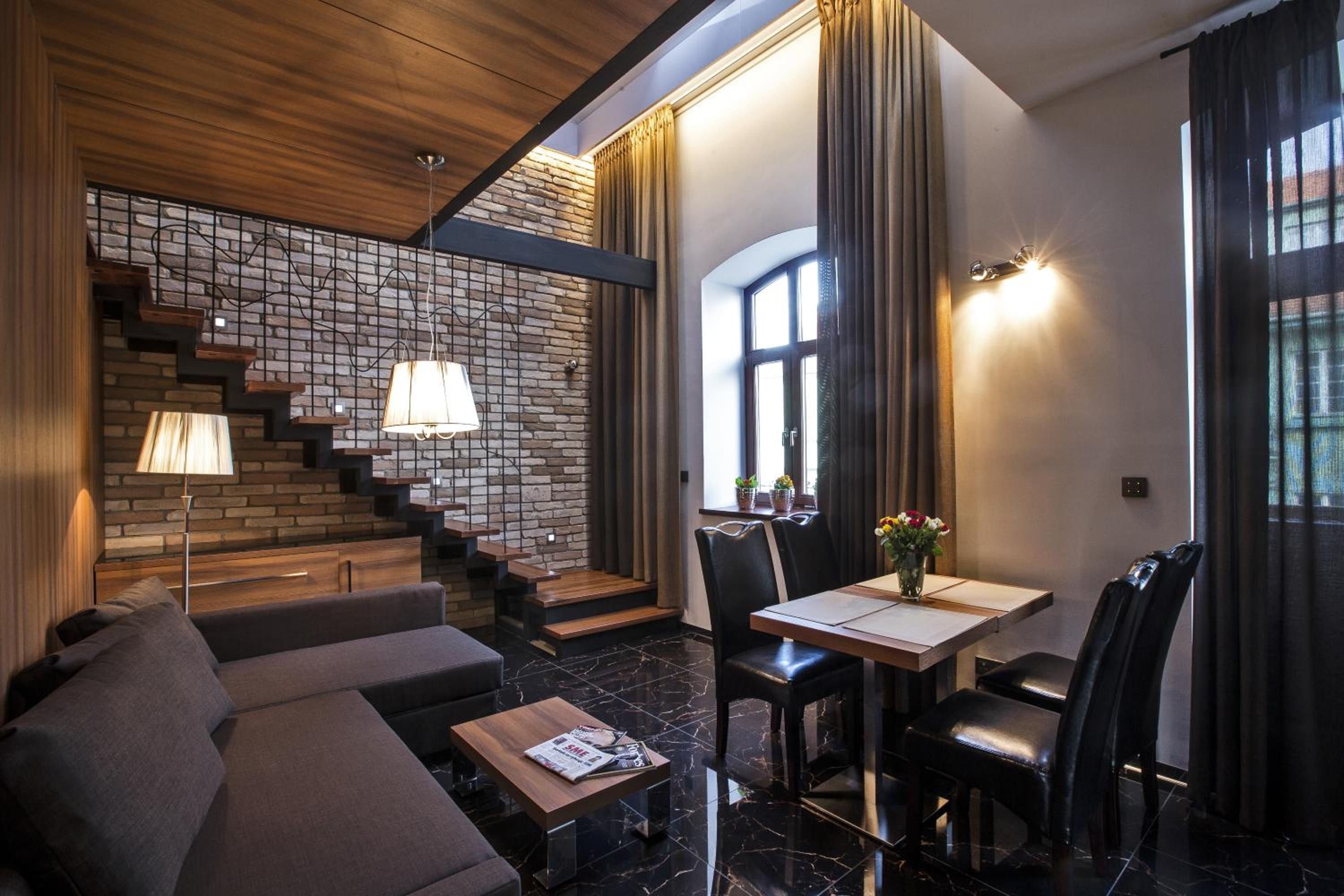 Apartment - Split Level photo 3