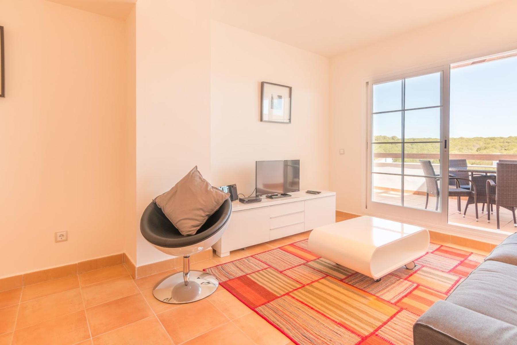 Apartamento con vista a la piscina