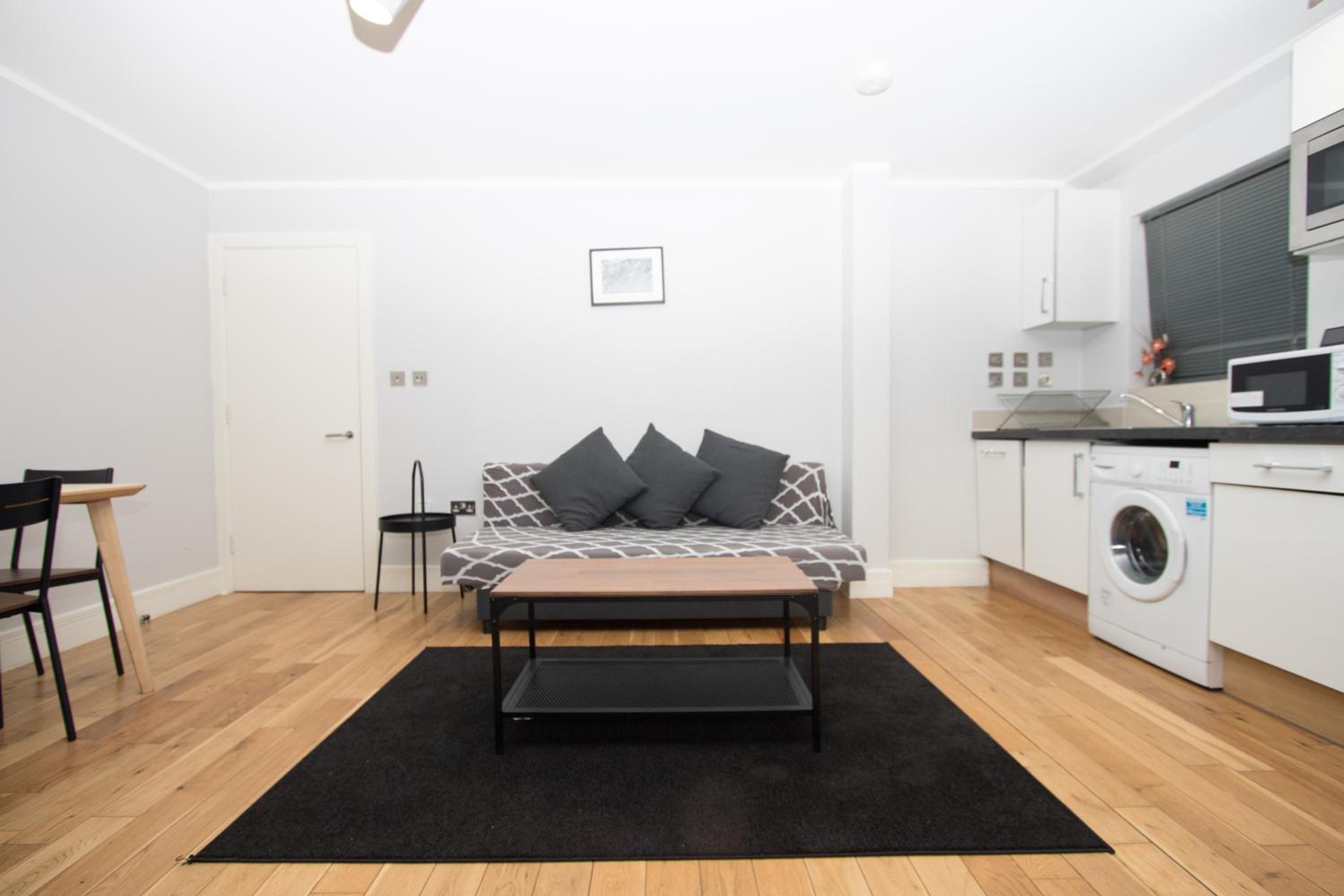 Apartment photo 3