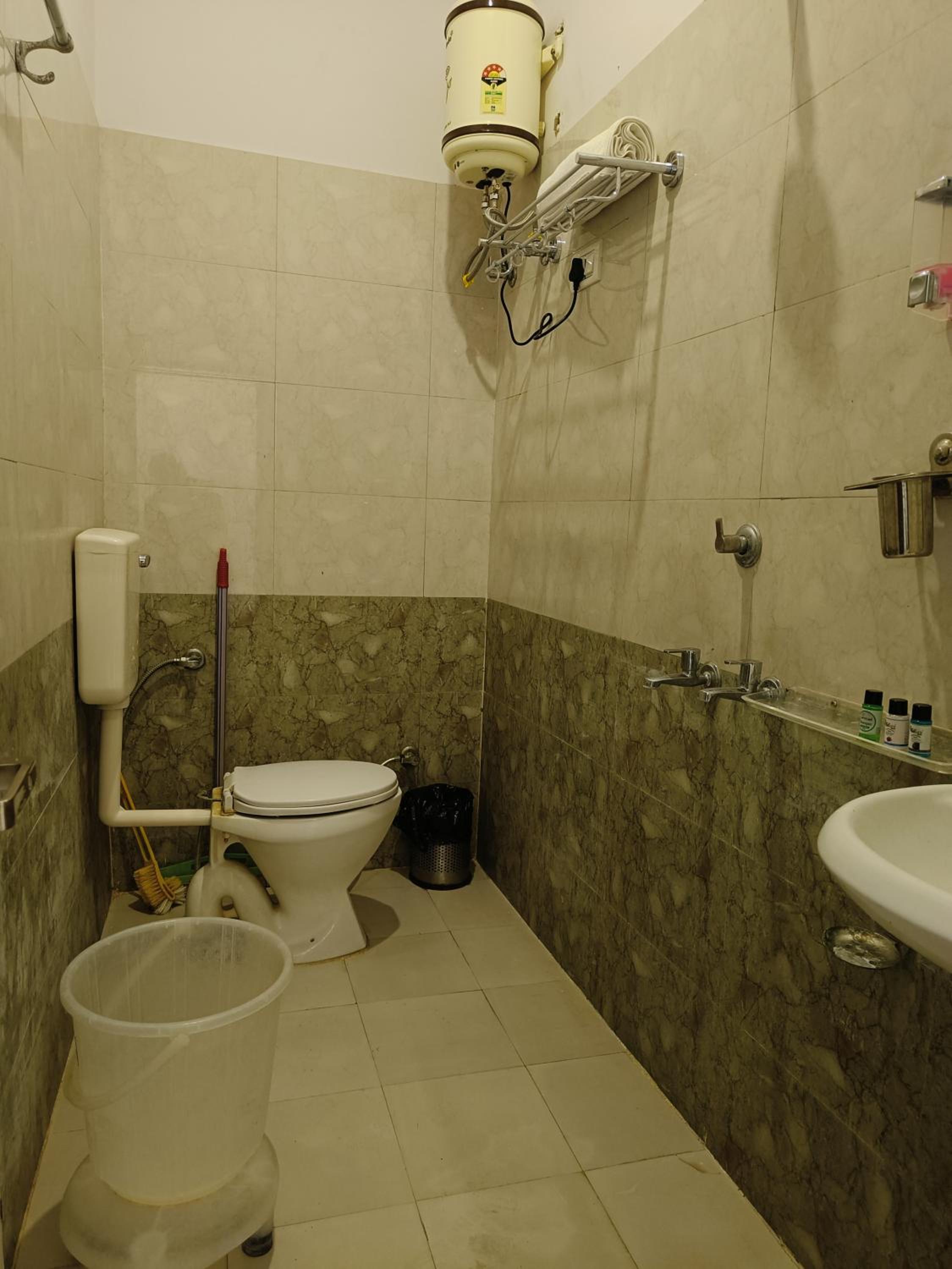 Deluxe Double Room - Photo 9