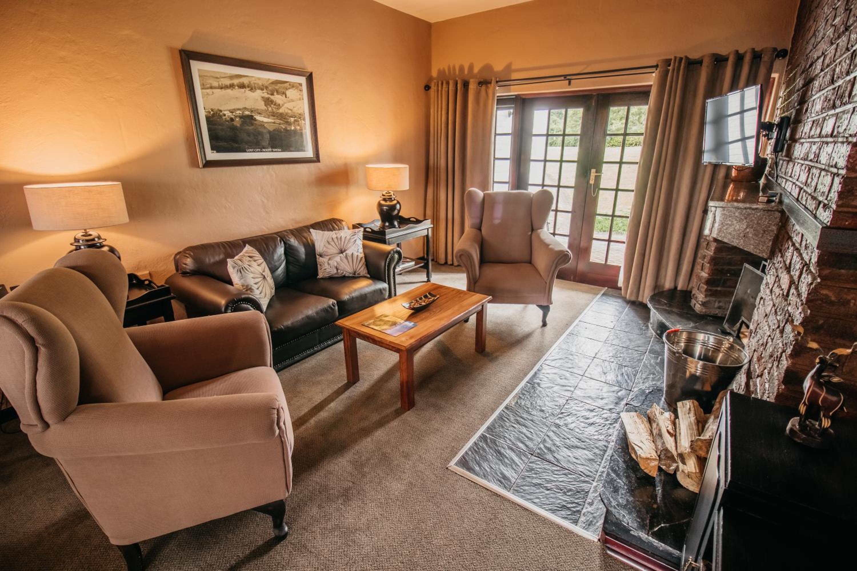 Executive Suite - Photo 3