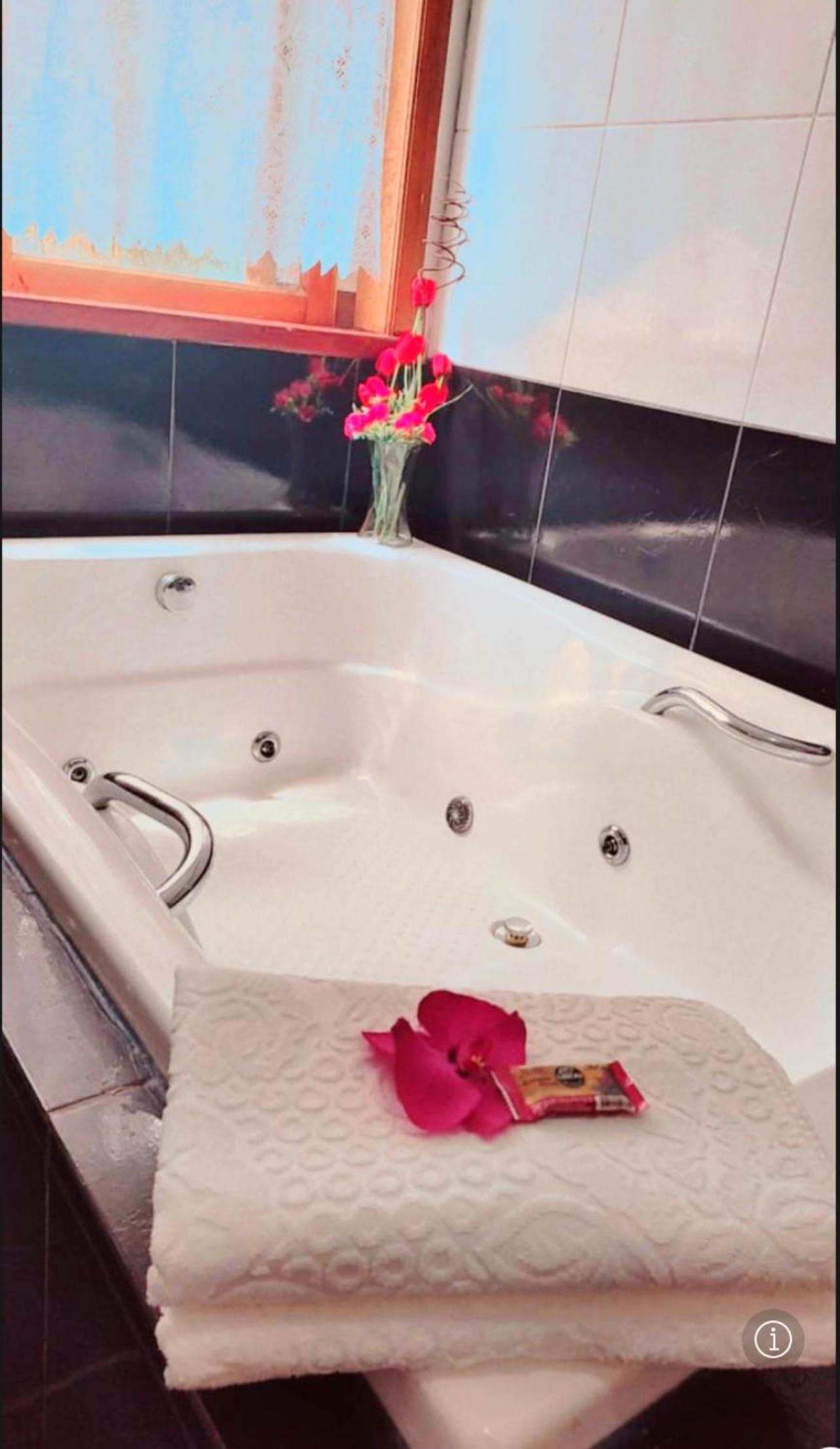Deluxe Double Room with Bath - Photo 2