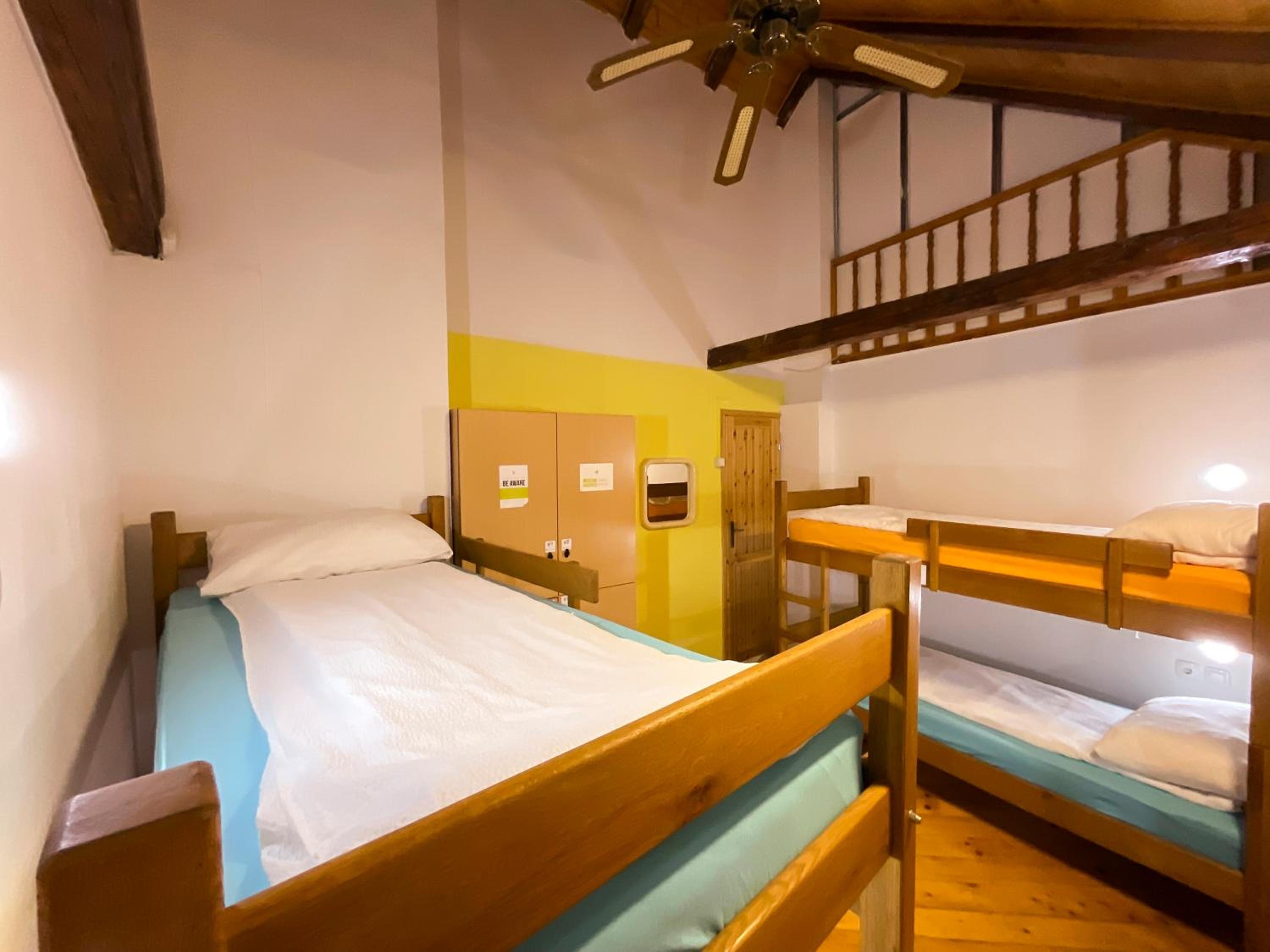 Single Bed in 8-Bed Dormitory Room photo 1