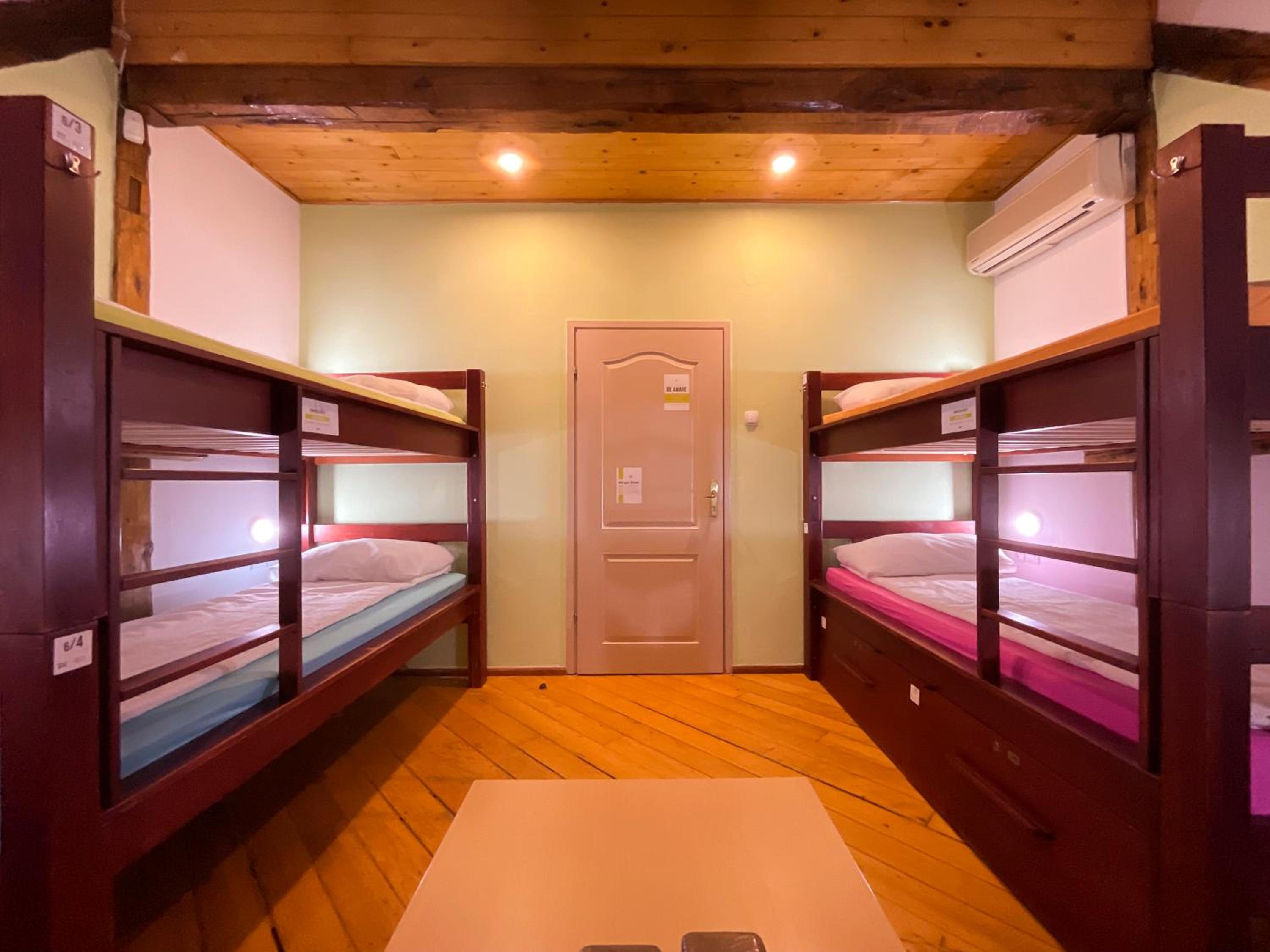 Bed in 6-Bed Mixed Dormitory Room photo 3