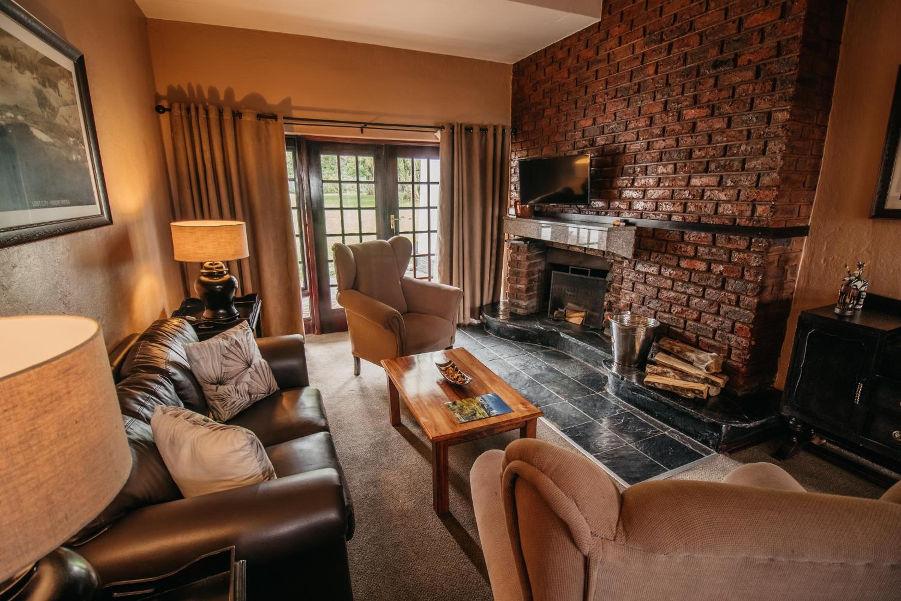 Executive Suite - Photo 4
