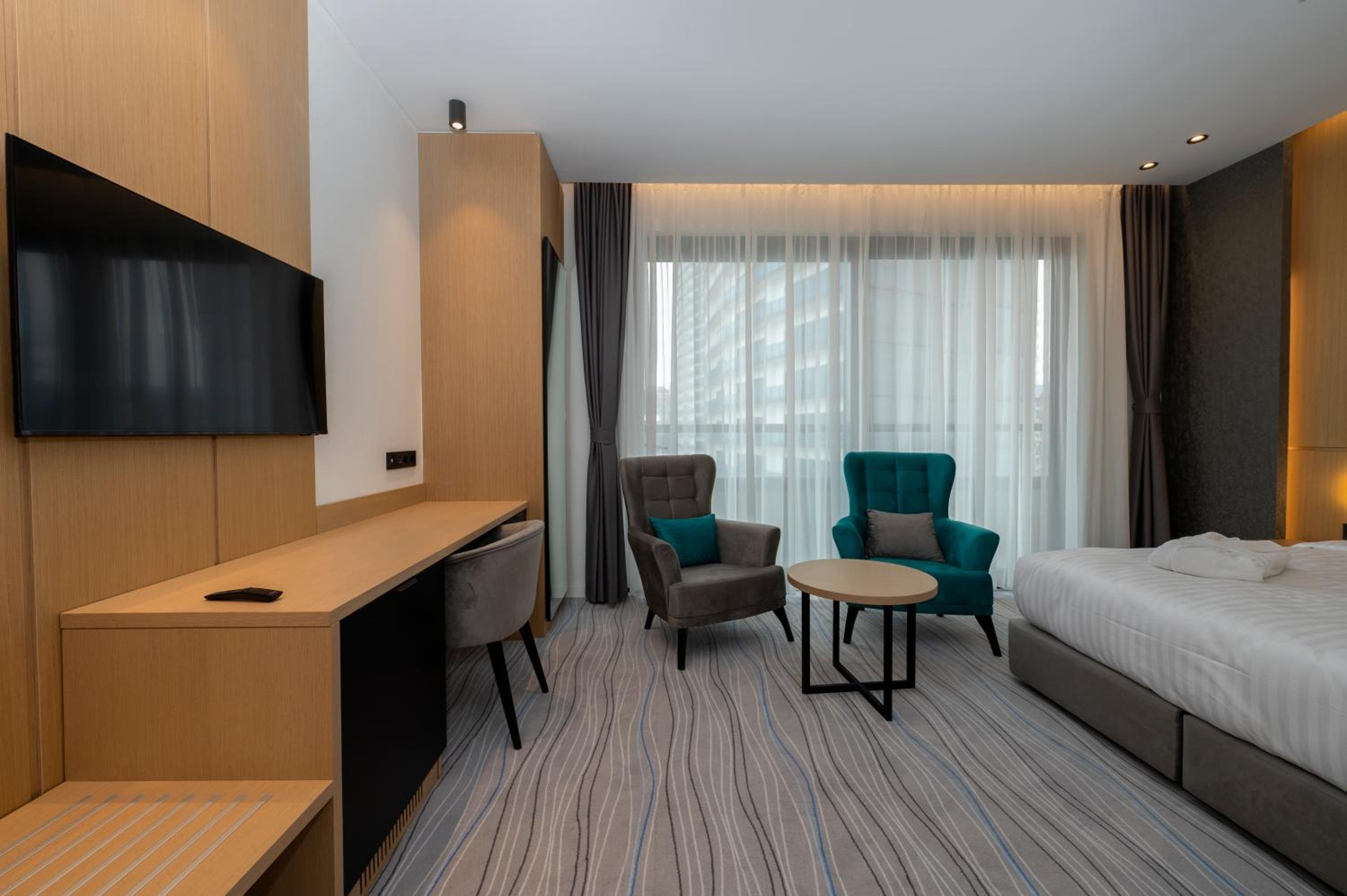 Double Room with Balcony and Sea View - Photo 9
