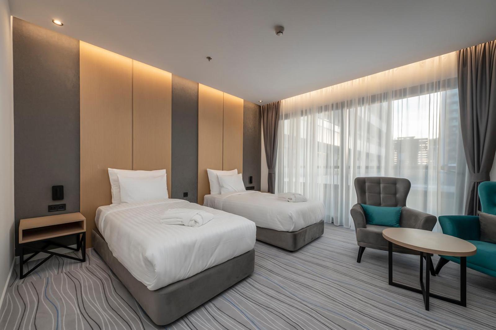 Standard Twin Room with Sea View - Photo 8