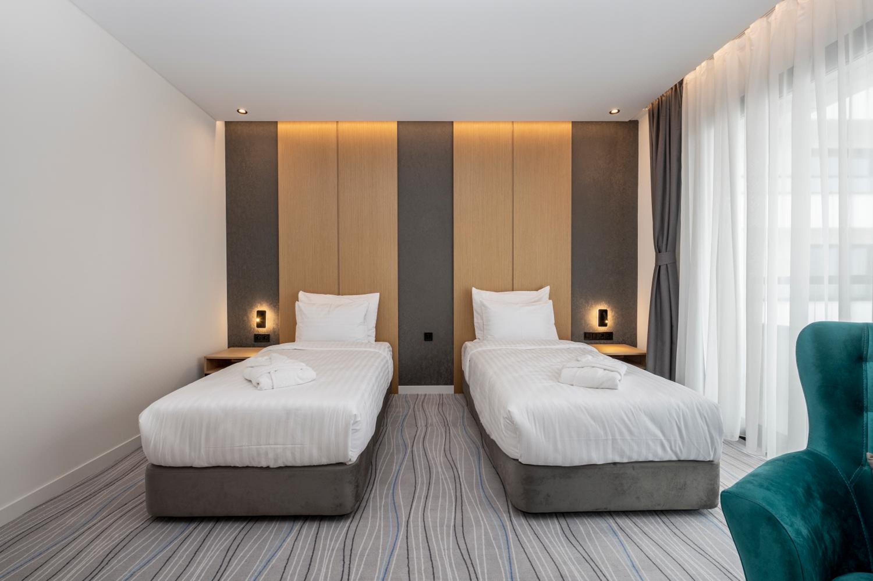 Standard Twin Room with Sea View - Photo 7