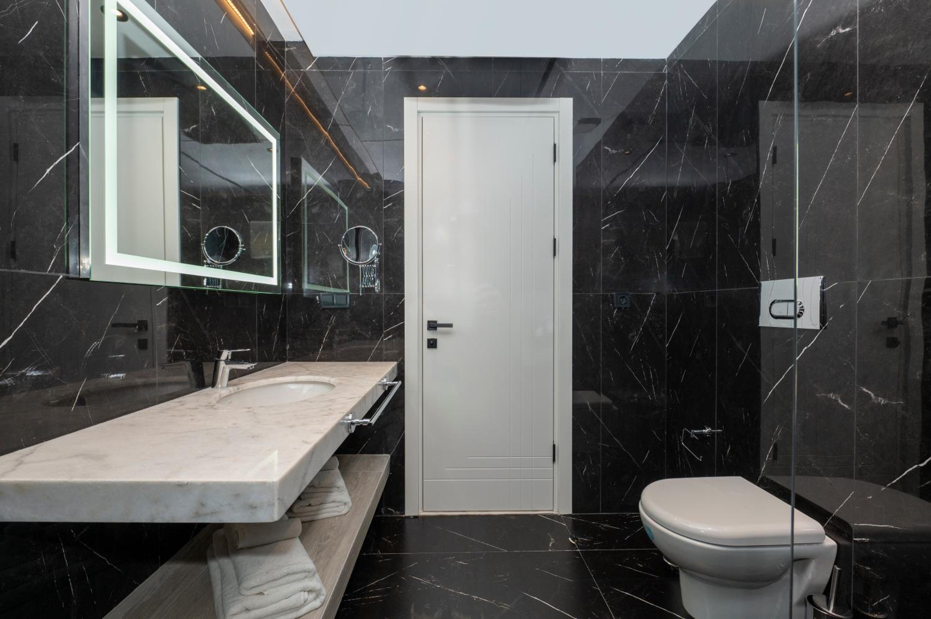 Standard Twin Room with Sea View - Photo 10