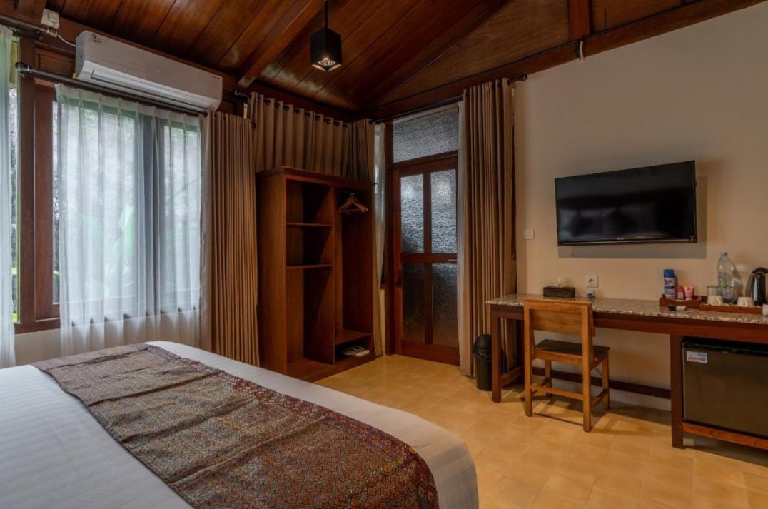 Twin Room with Private Bathroom - Photo 10