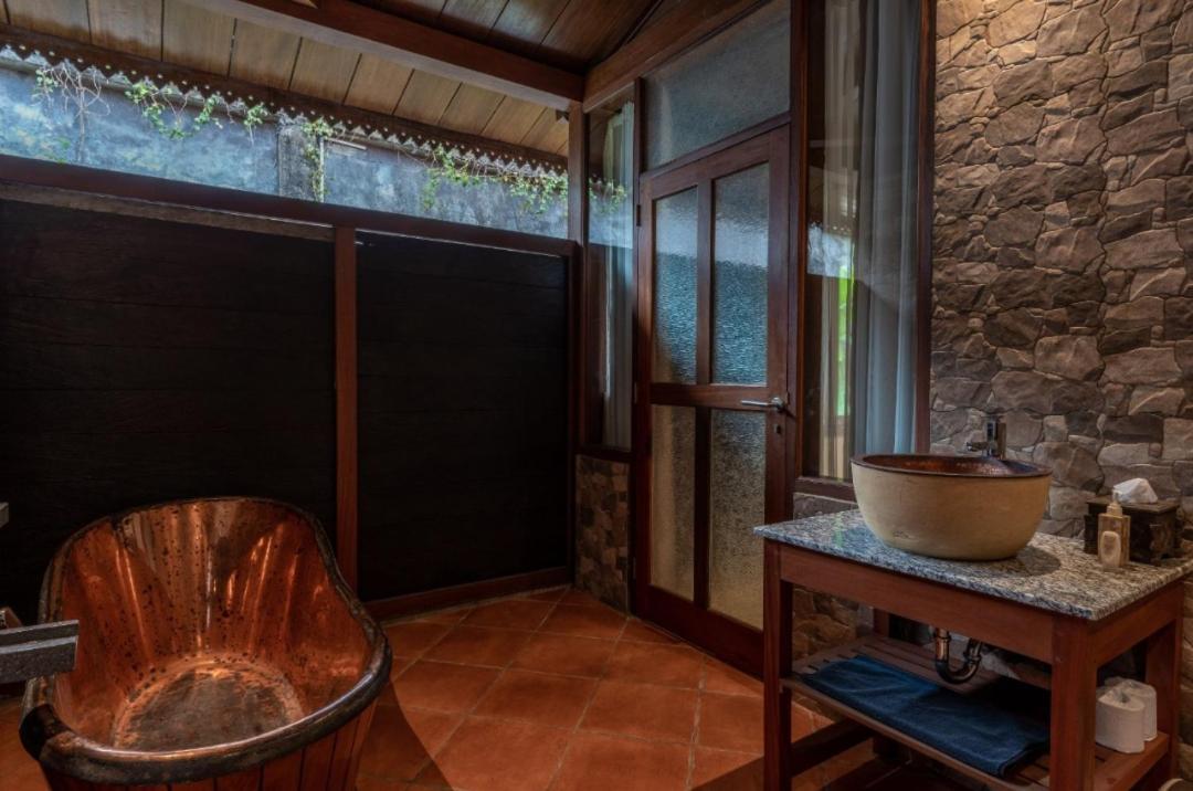 Superior King Suite - Photo 6