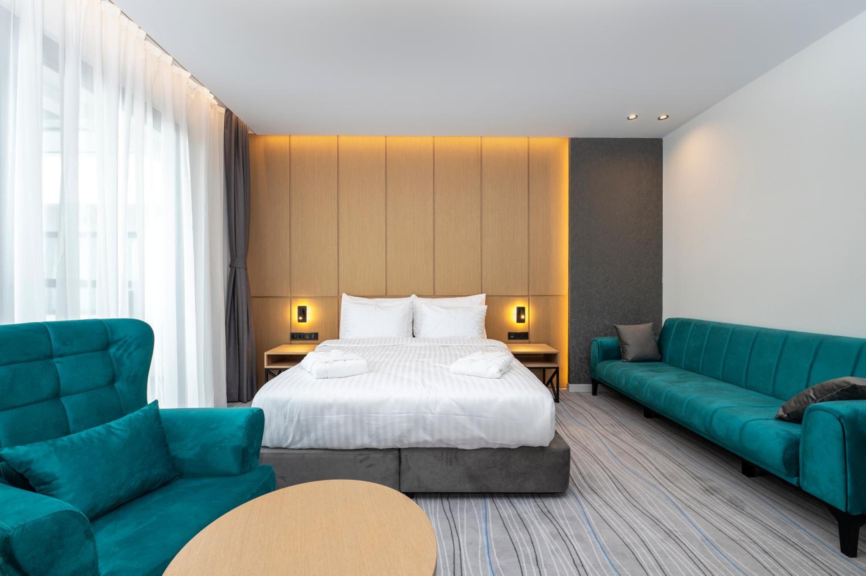 Deluxe Double Room with Balcony and Sea View - Photo 5